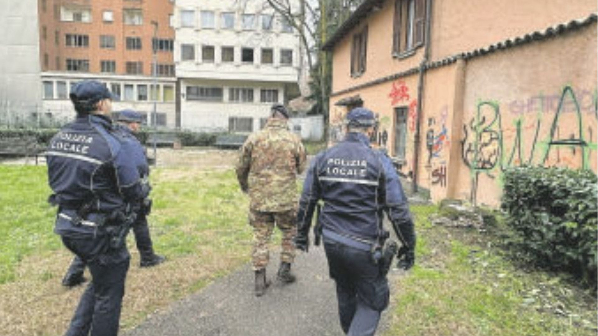 Via IV Novembre, spaccio davanti alle scuole. Giovane con 20 grammi di hashish