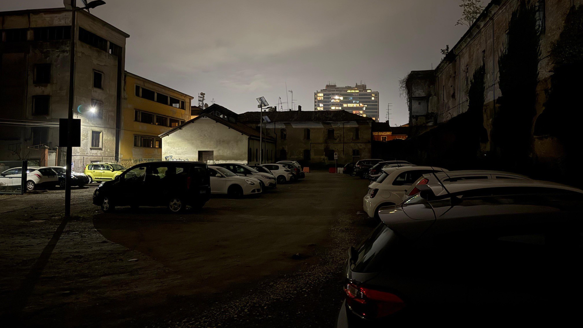 «Quel parcheggio è al buio ci vuole più illuminazione»