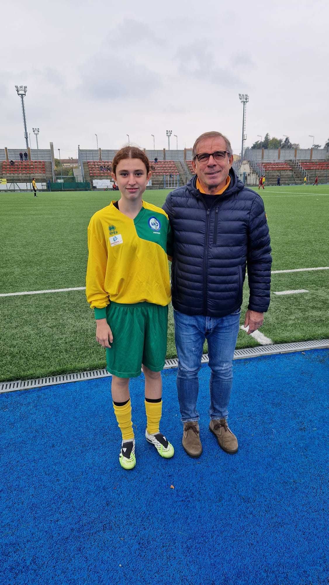 Elisa Paraboschi con il delegato provinciale della Figc, Giancarlo Bernazzani.