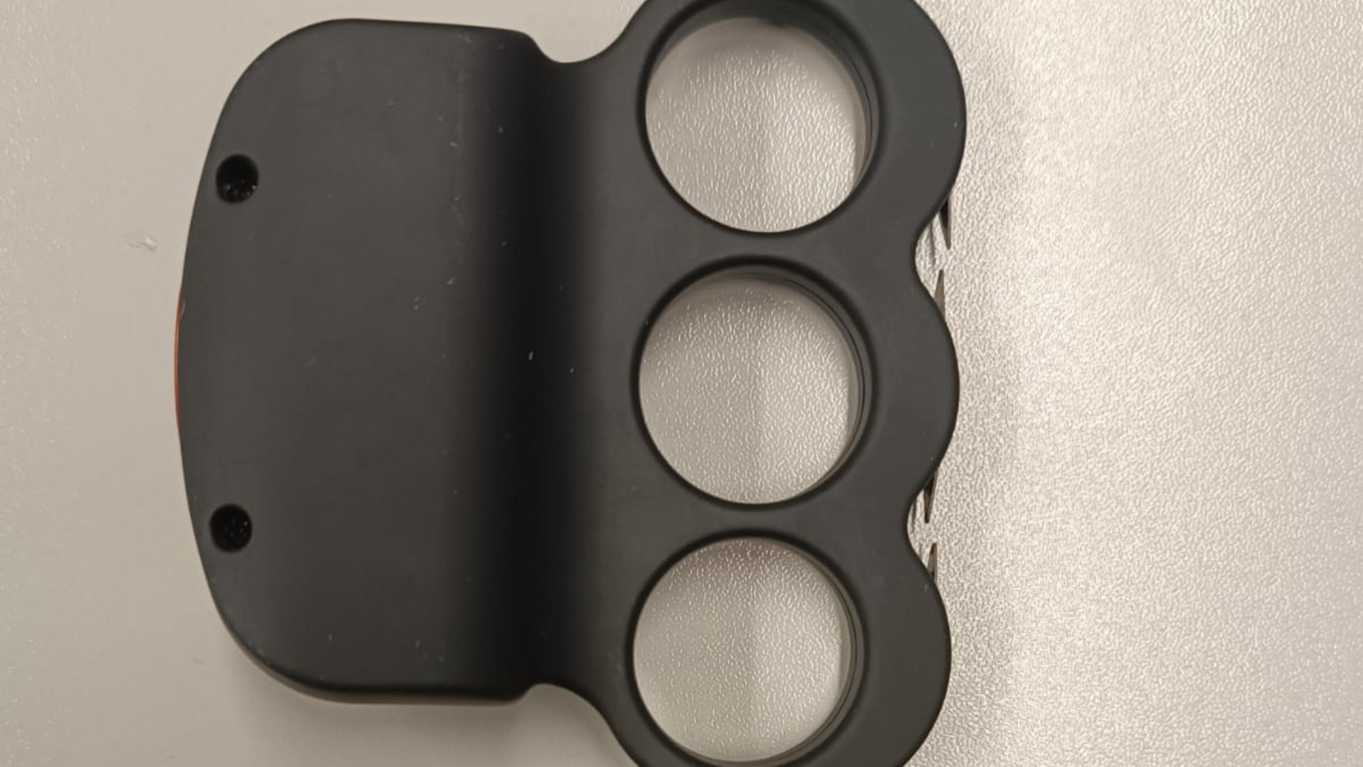 Polizia locale: sequestrati cocaina, hashish e un taser di un 13enne