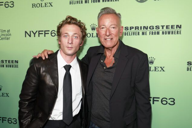 Jeremy Allen White con Bruce Springsteen alla prima del film a New York
