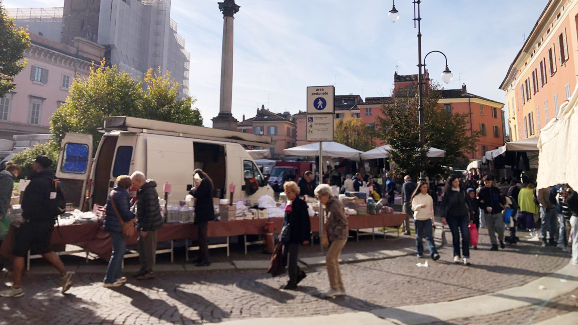 Piazza Duomo cresce con più illuminazione e eventi in dicembre
