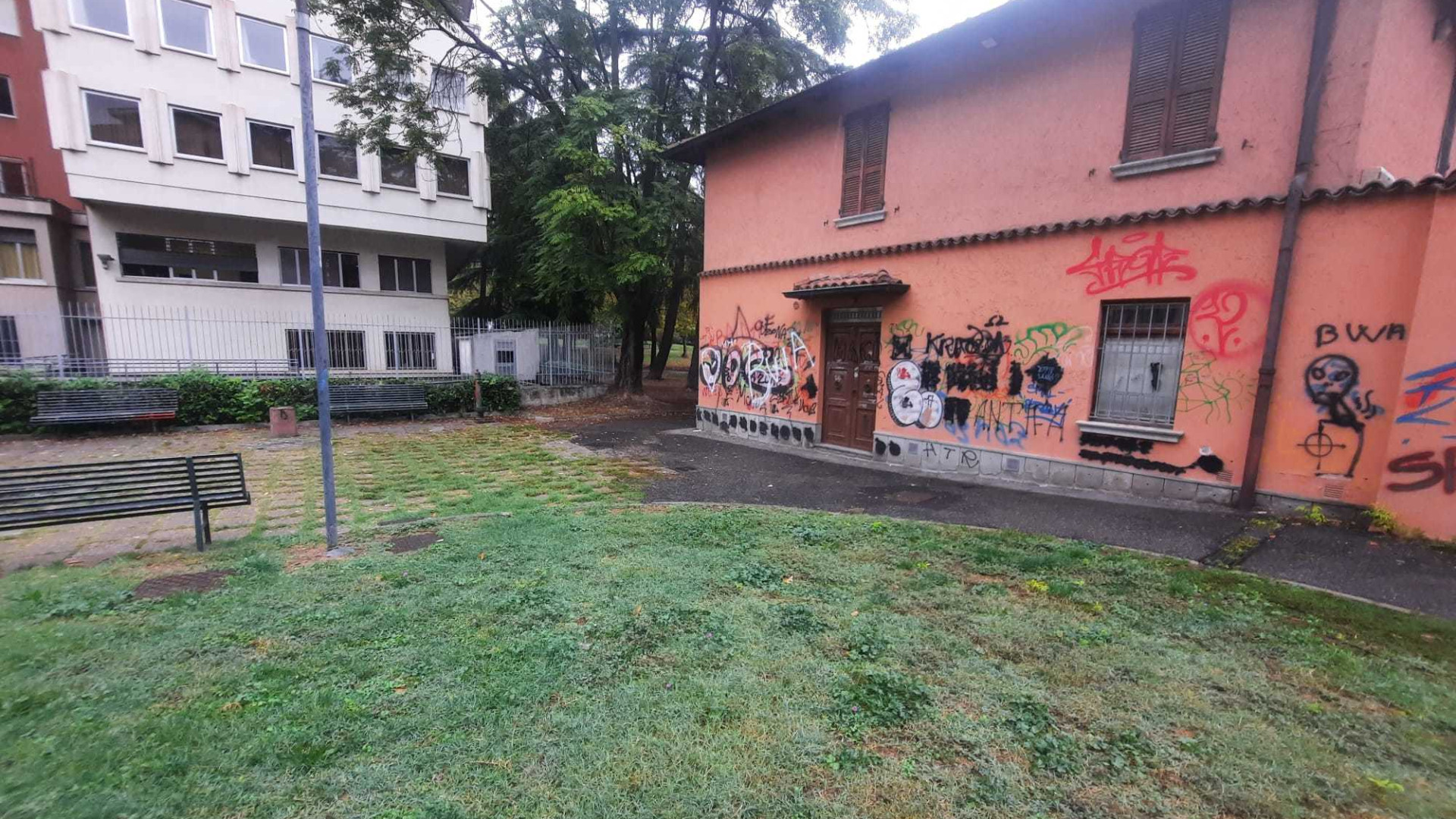 Accerchiato dai maranza. «Forza, dacci subito i soldi»