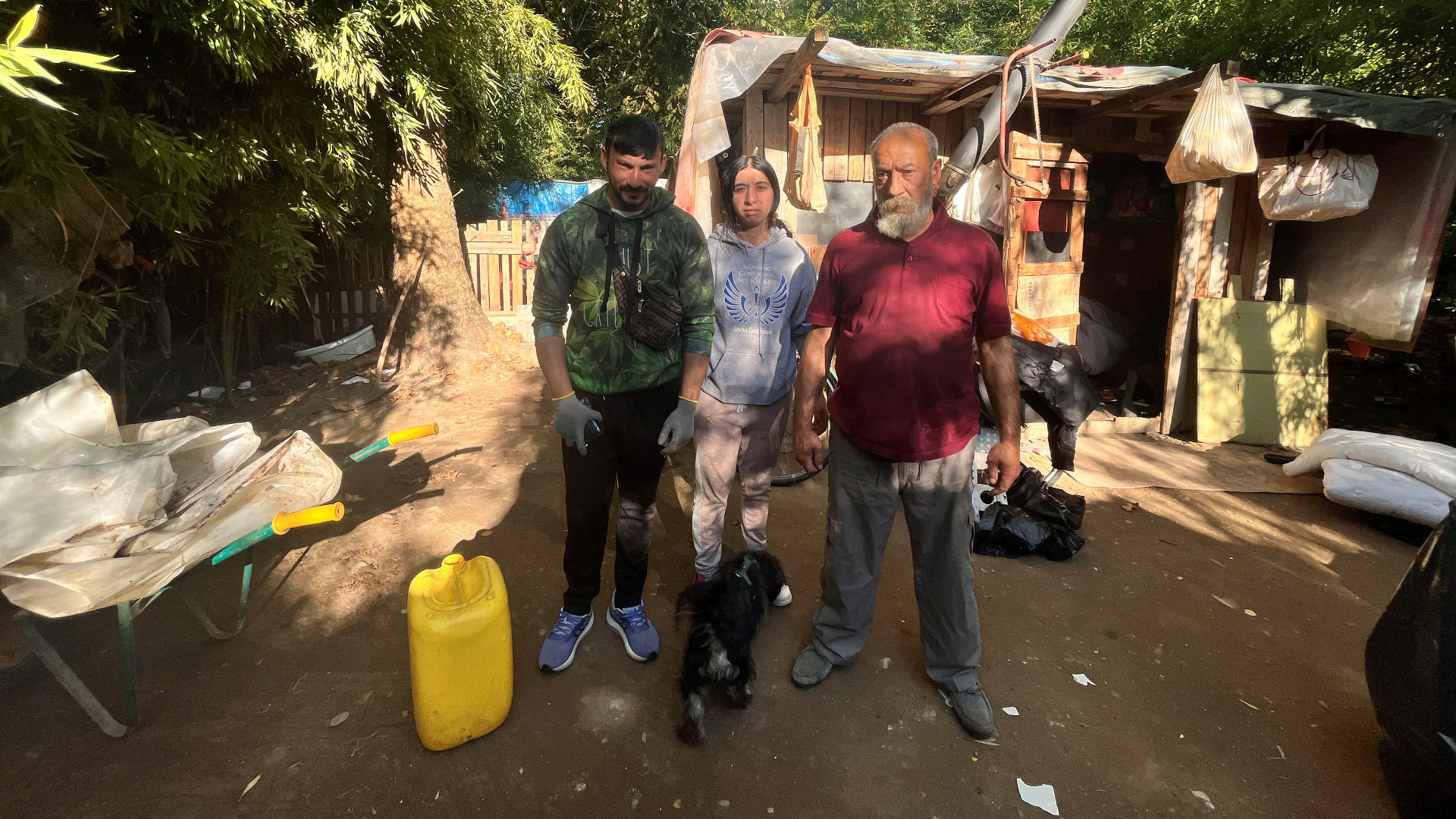 Baracche sull'argine, inizia l'intervento: «Finiamo in strada»