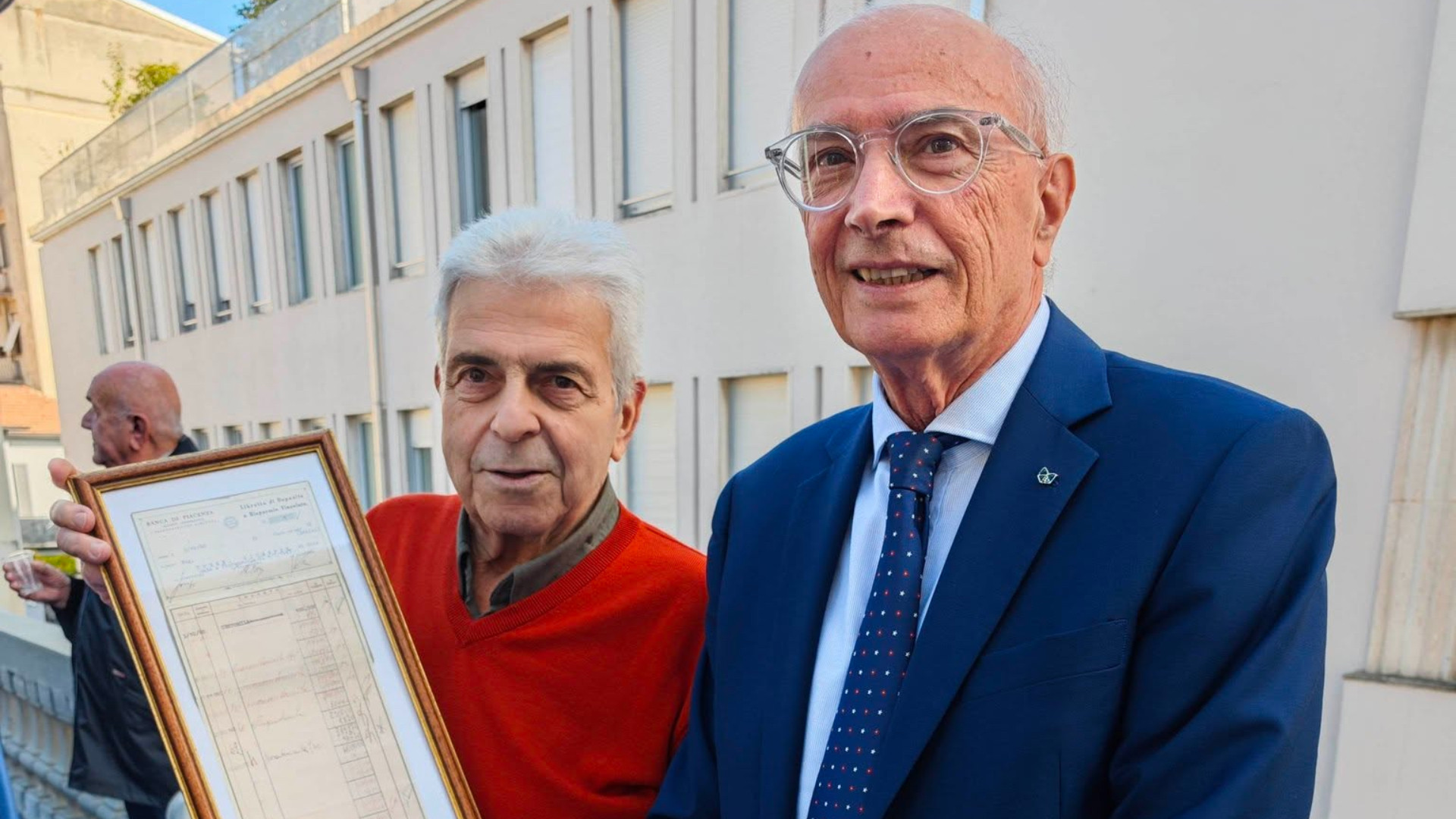 Il primo librettista torna per festeggiare la sua banca