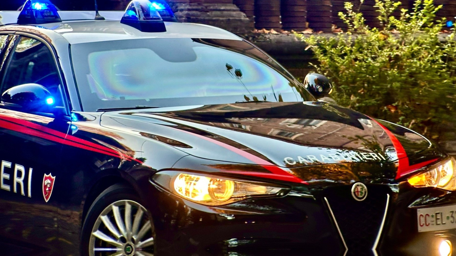 Rapina all’alba in via Colombo: i carabinieri fermano due giovani