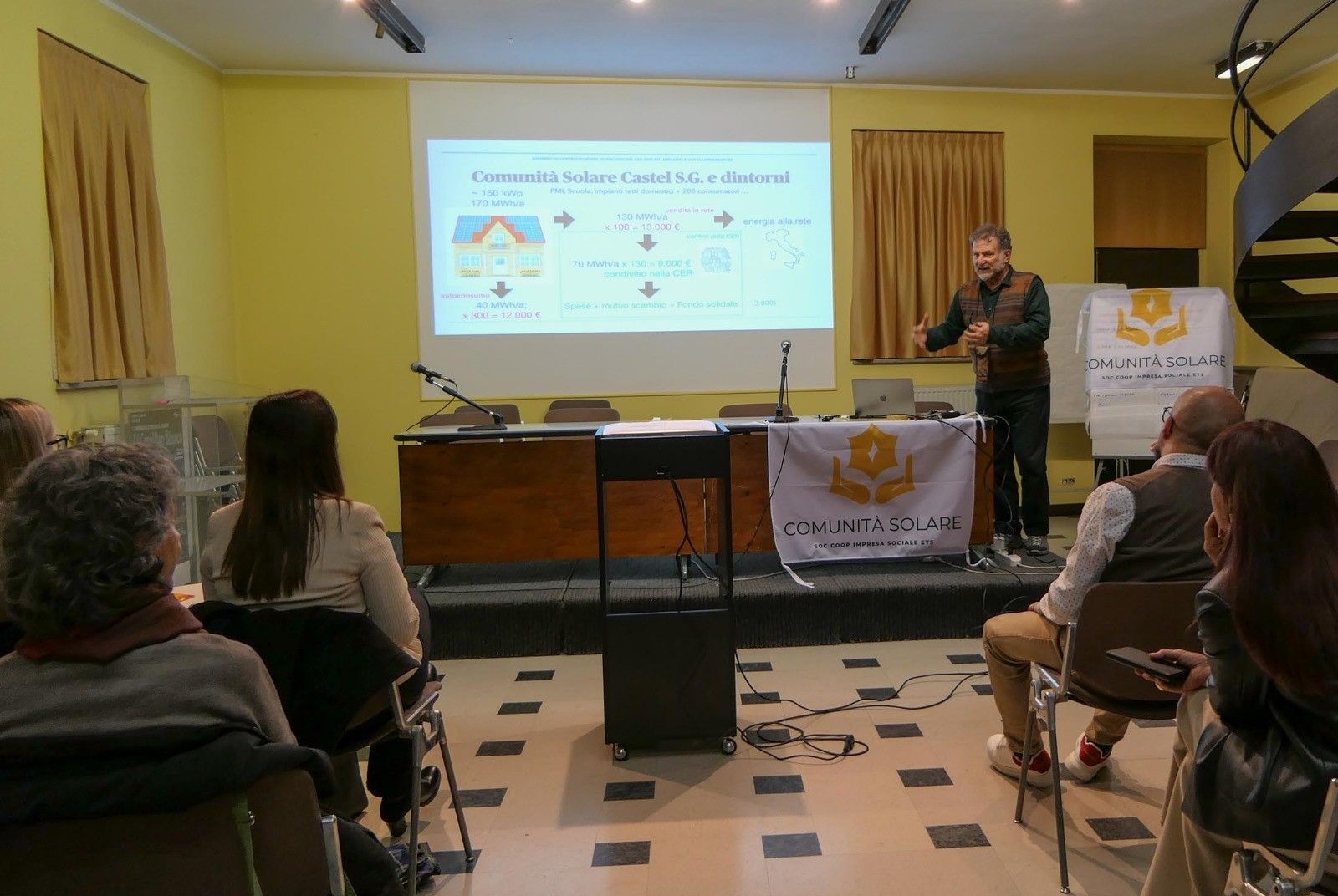 Il pubblico intervenuto all'incontro