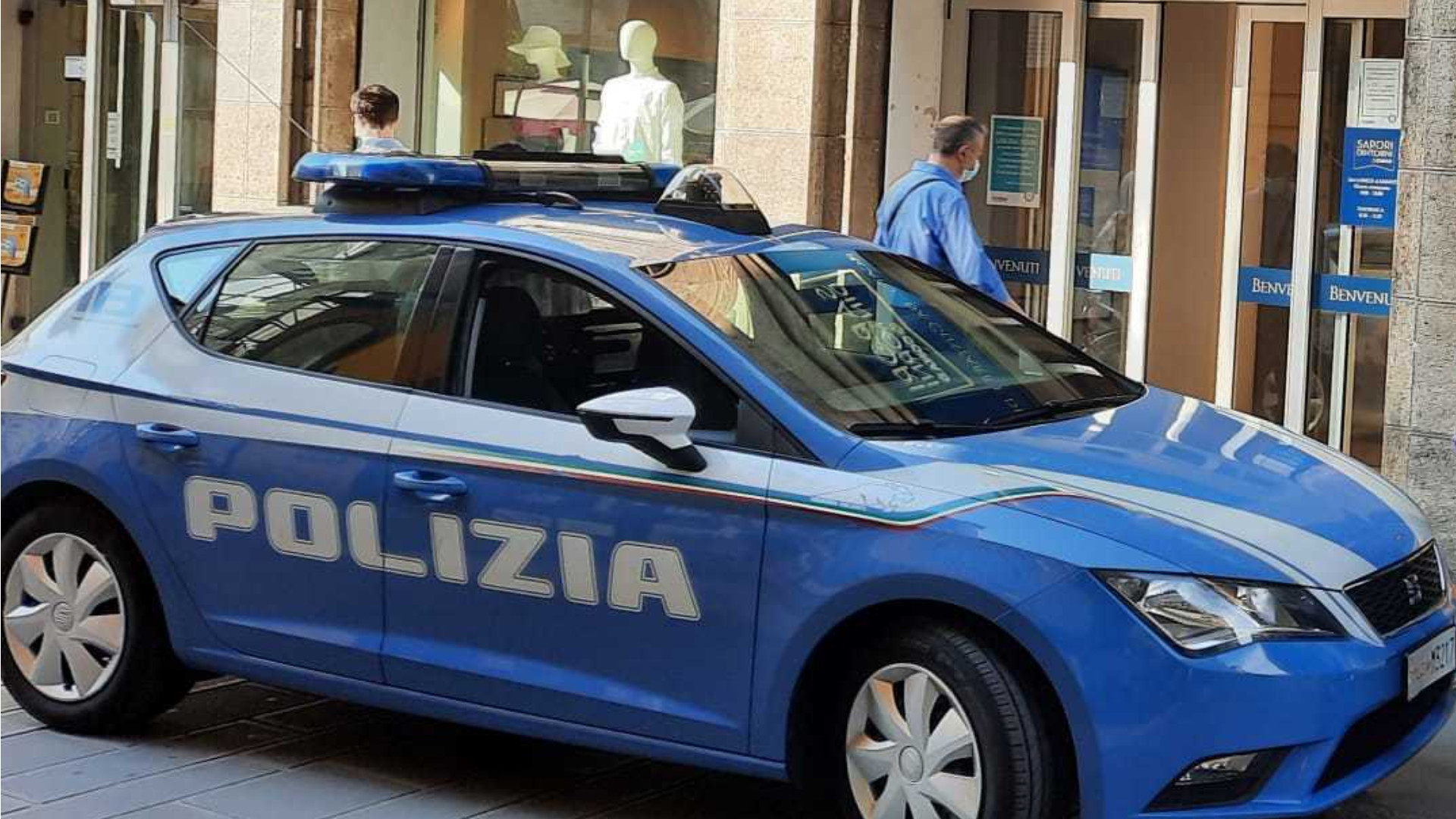 Nasconde cosmetici nella borsetta all'Upim, bloccata alle casse e denunciata