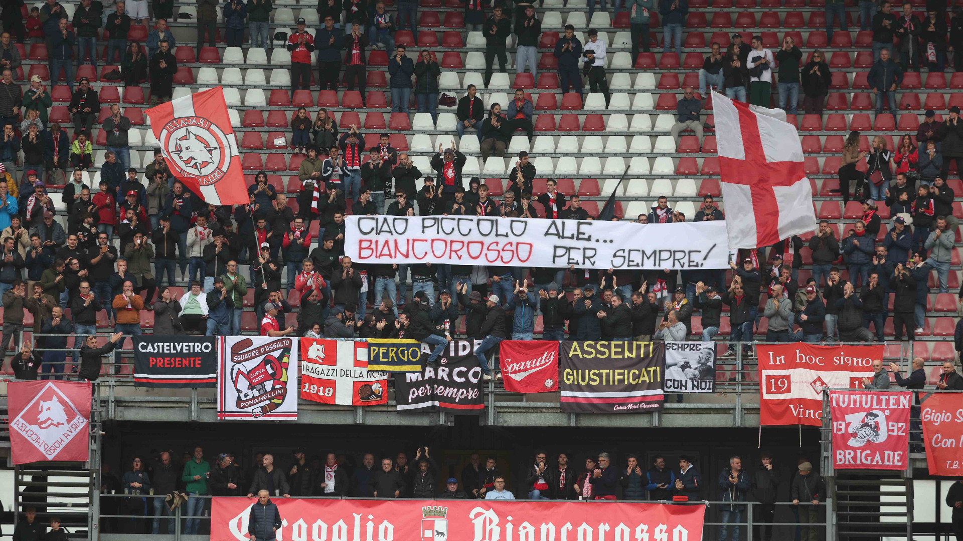 I tifosi ricordano il piccolo Alessandro Montani, scomparso a soli 11 anni ©Libertà/Claudio Cavalli