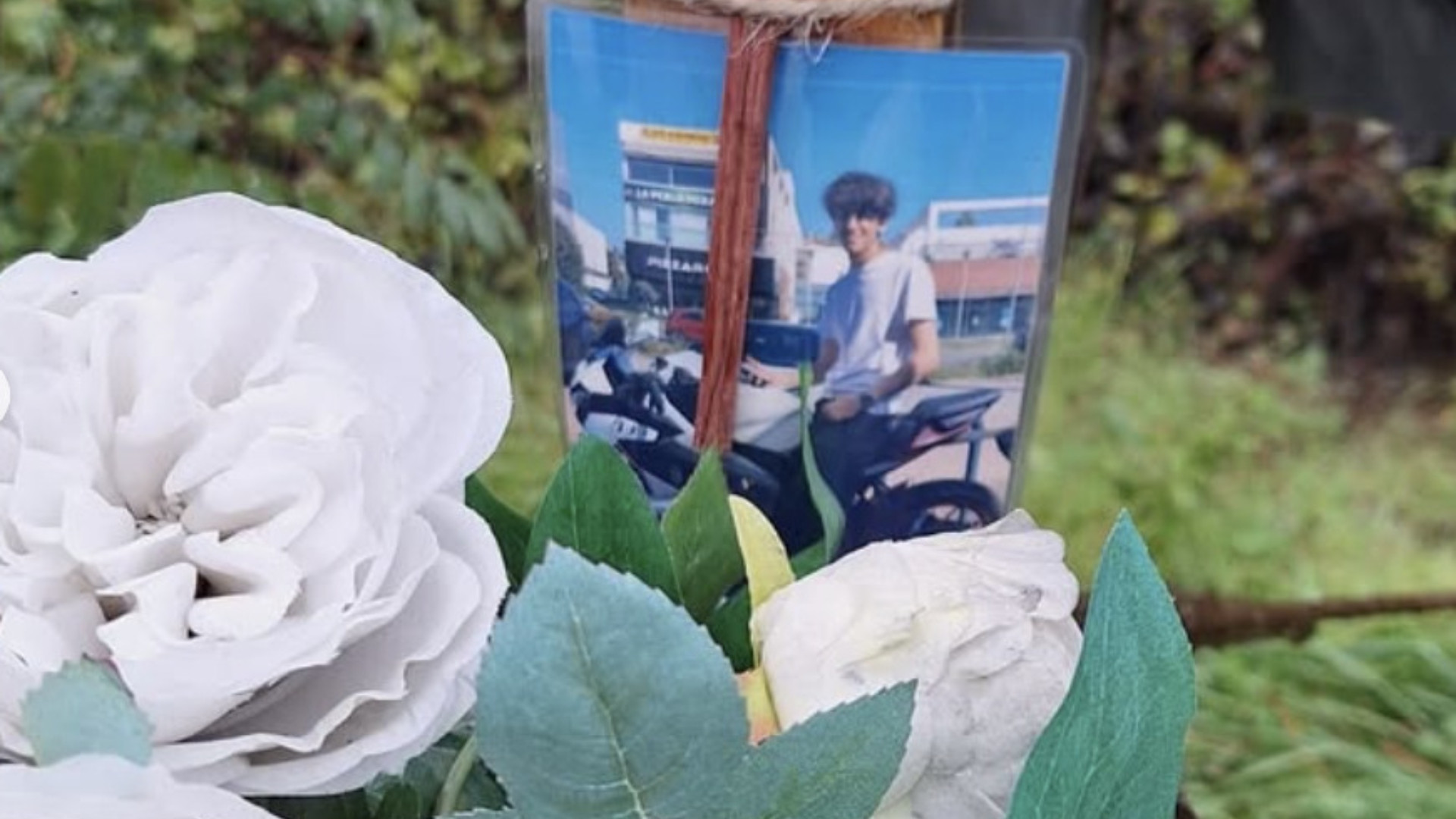 Una delle foto esposte a Ponte Barberino in ricordo di Gabbo