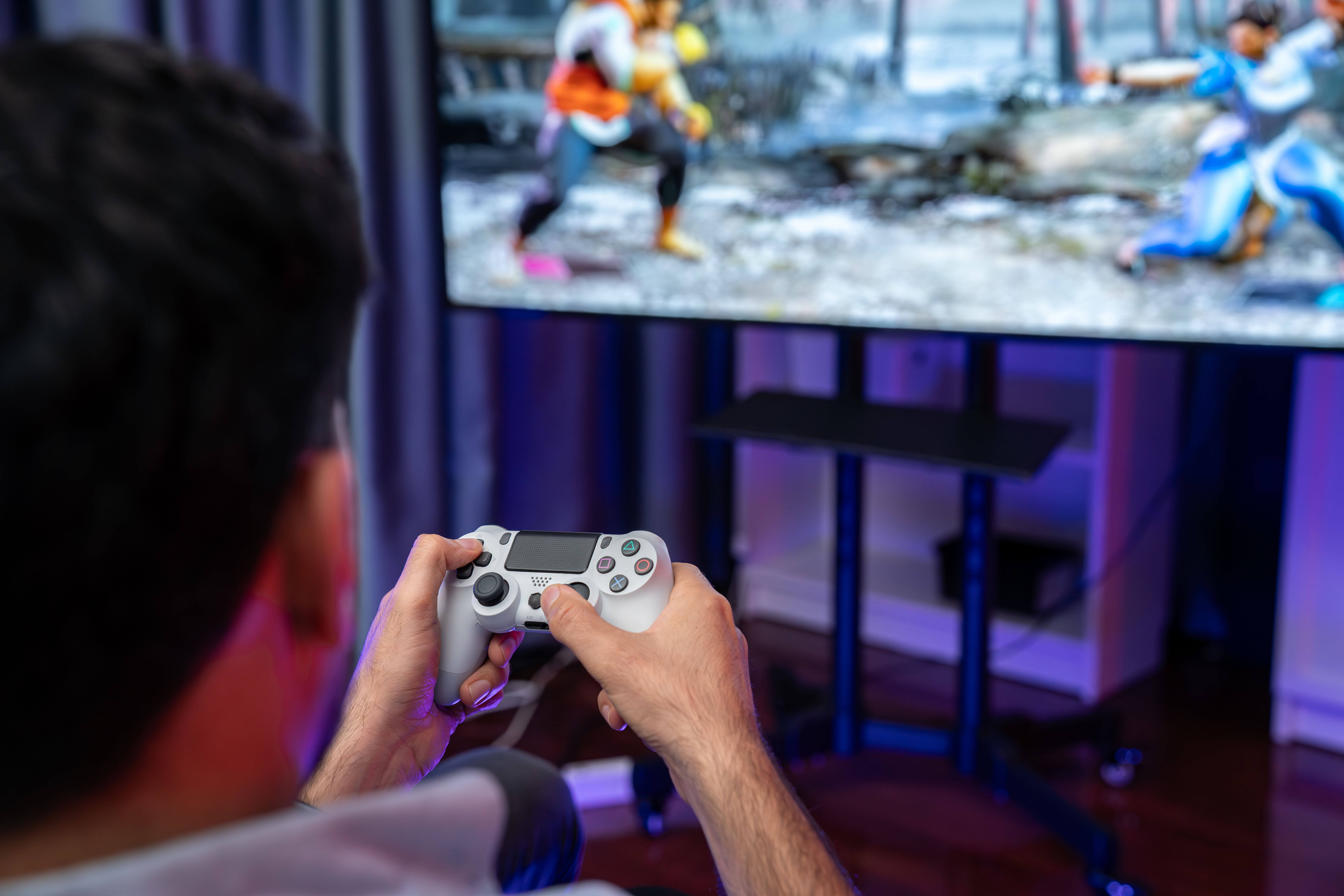 Un bambino sta giocando