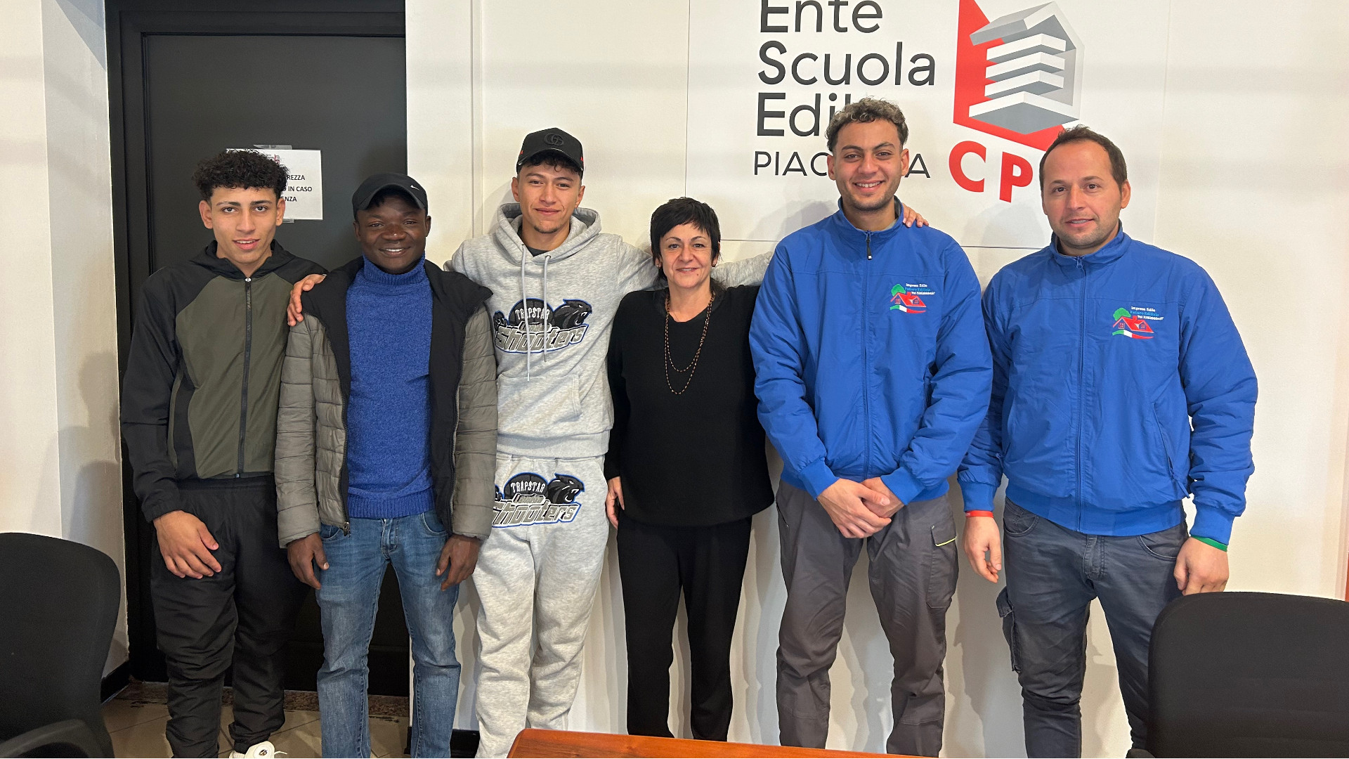 Dal barcone al cantiere: a Piacenza i giovani migranti diventano muratori e geometri