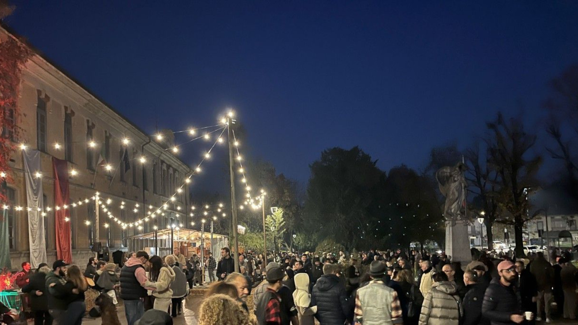 Carri, trattori e animali: Monticelli "assediato" per S. Martino. FOTO