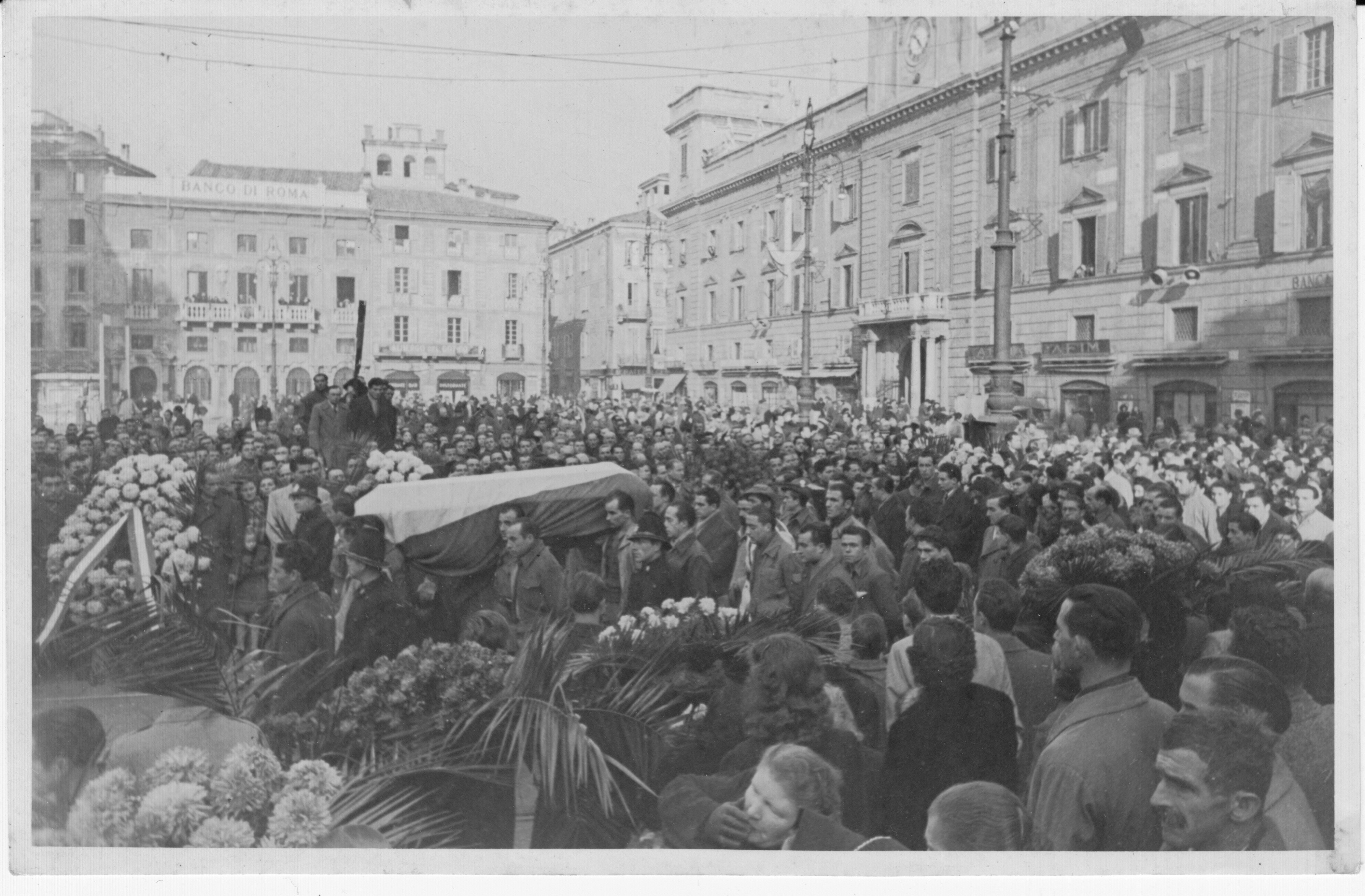 Foto dei funerali di Emilio Canzi e Pietro Stefani - Collezione Maggi