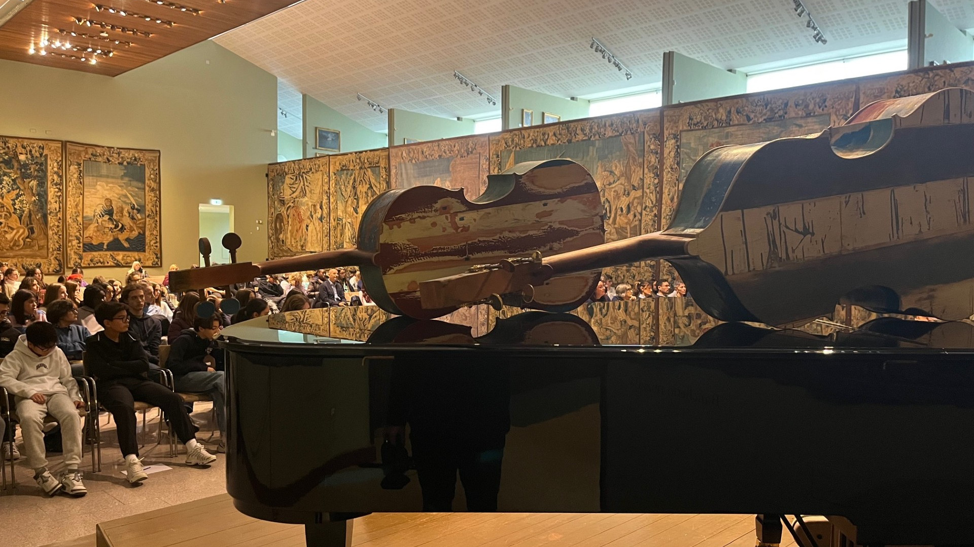 Il dolore si fa bellezza con l'Orchestra del Mare: «Gli strumenti della speranza»