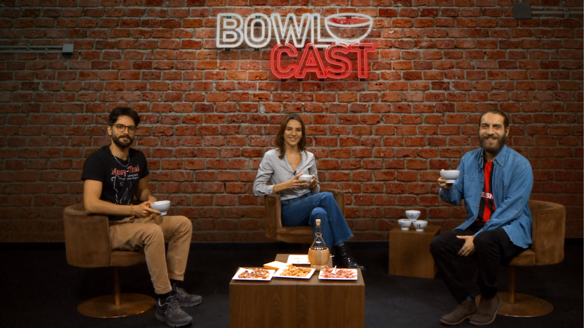 Mr. Bowl: "Evviva il calcio! Adesso mi vedo tutte le partite gratis con Federica Zille!"