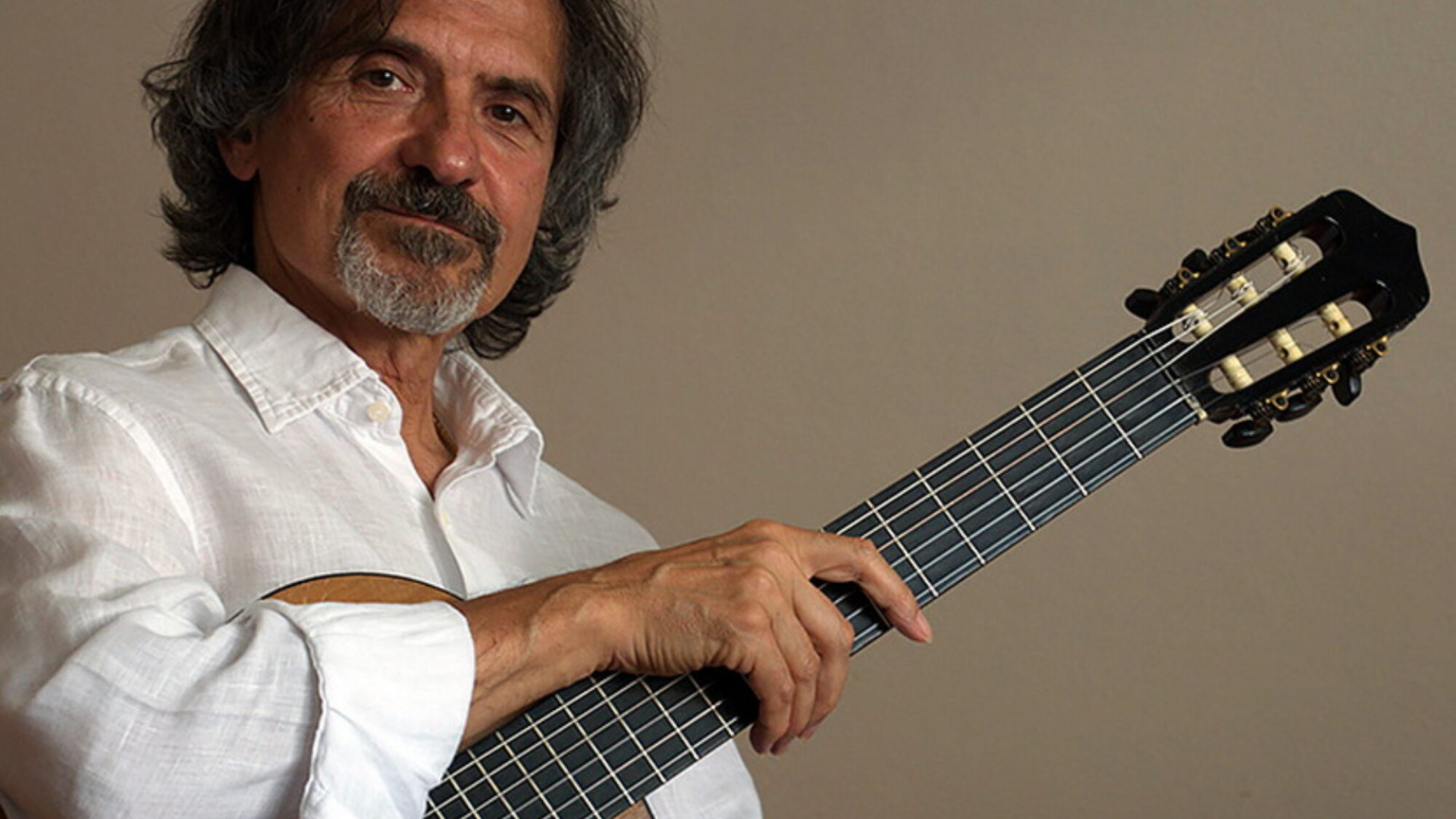 Flavio Cucchi: «Dalla chitarra classica al rock il salto è stato molto naturale»