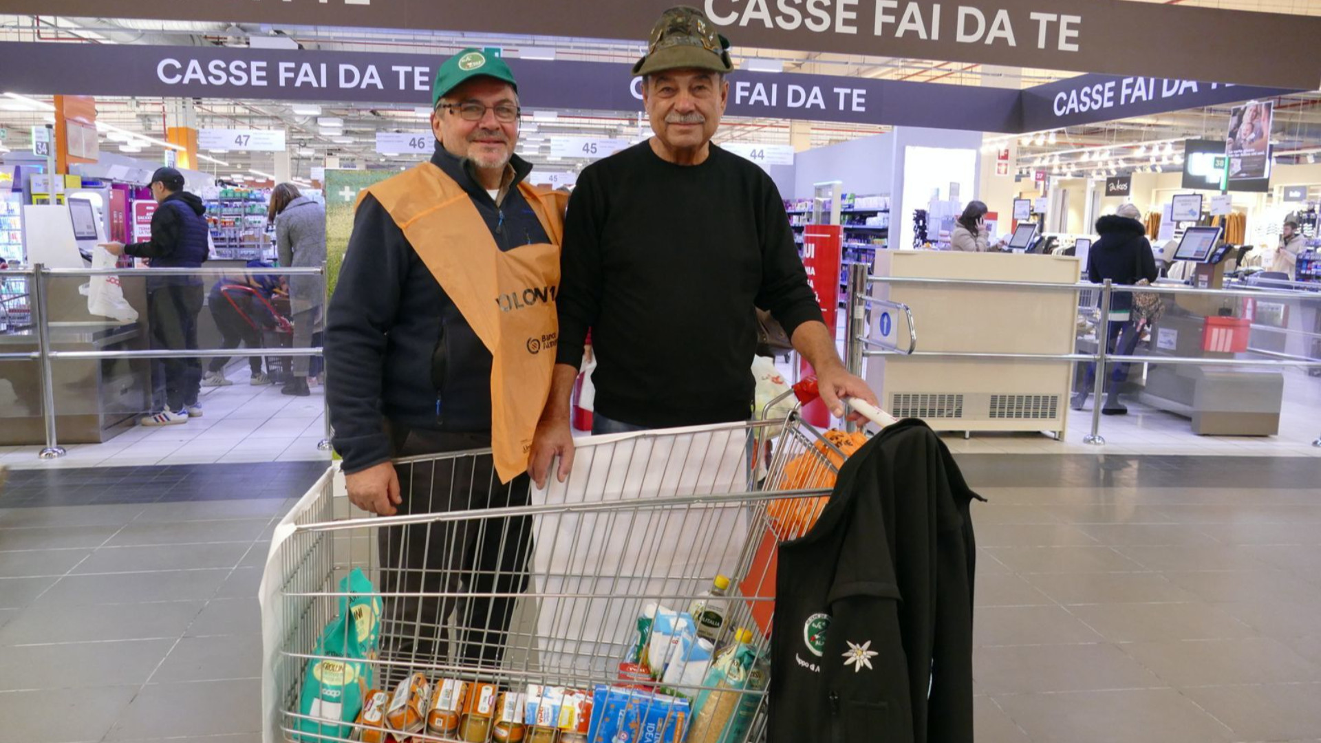 Piacentini generosi con il Banco Alimentare. Chi è stato aiutato ora “restituisce" il dono