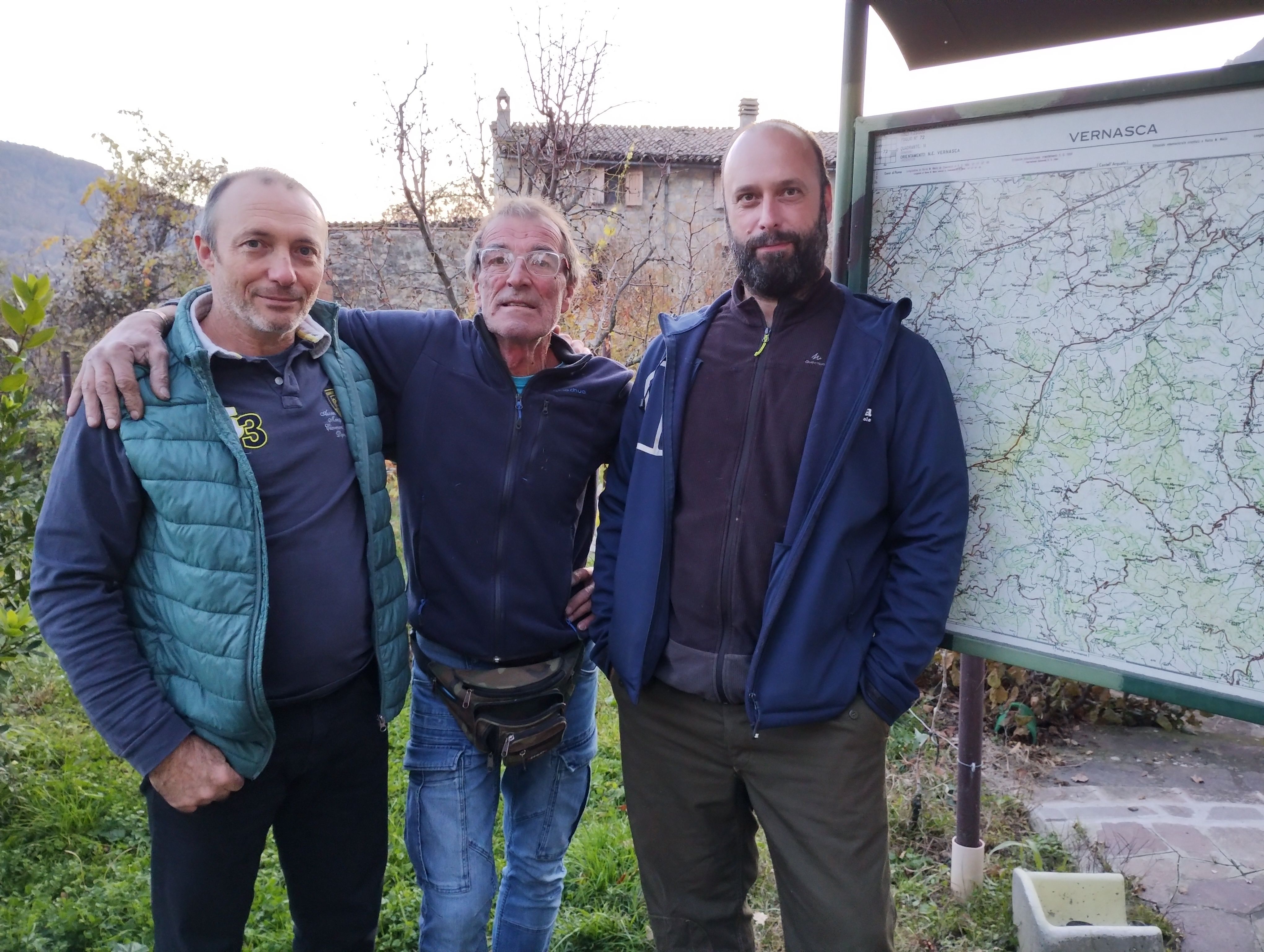 Gli abitanti della frazione - foto Corvi