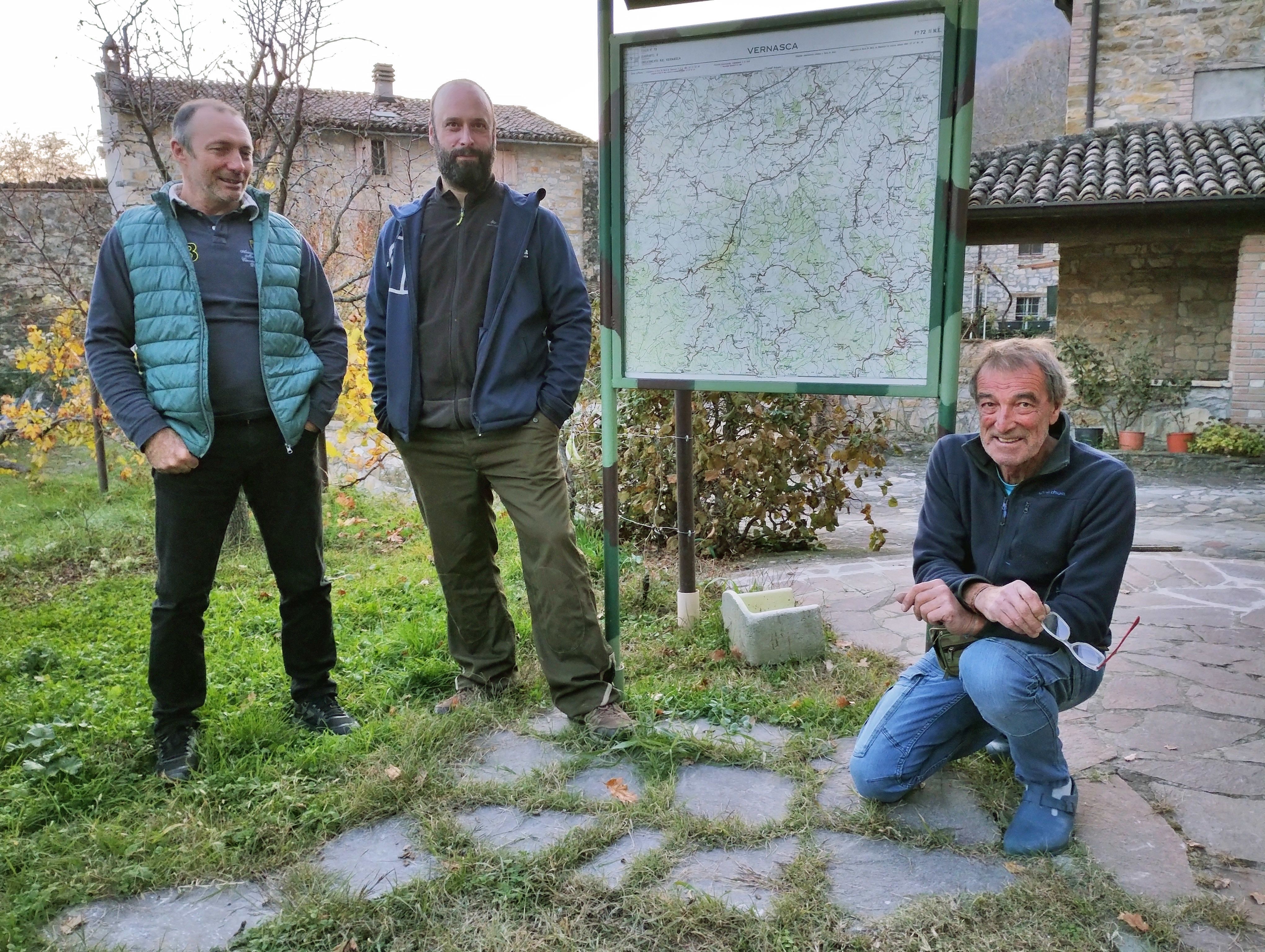 Gli abitanti di frazione Azzali - foto Corvi