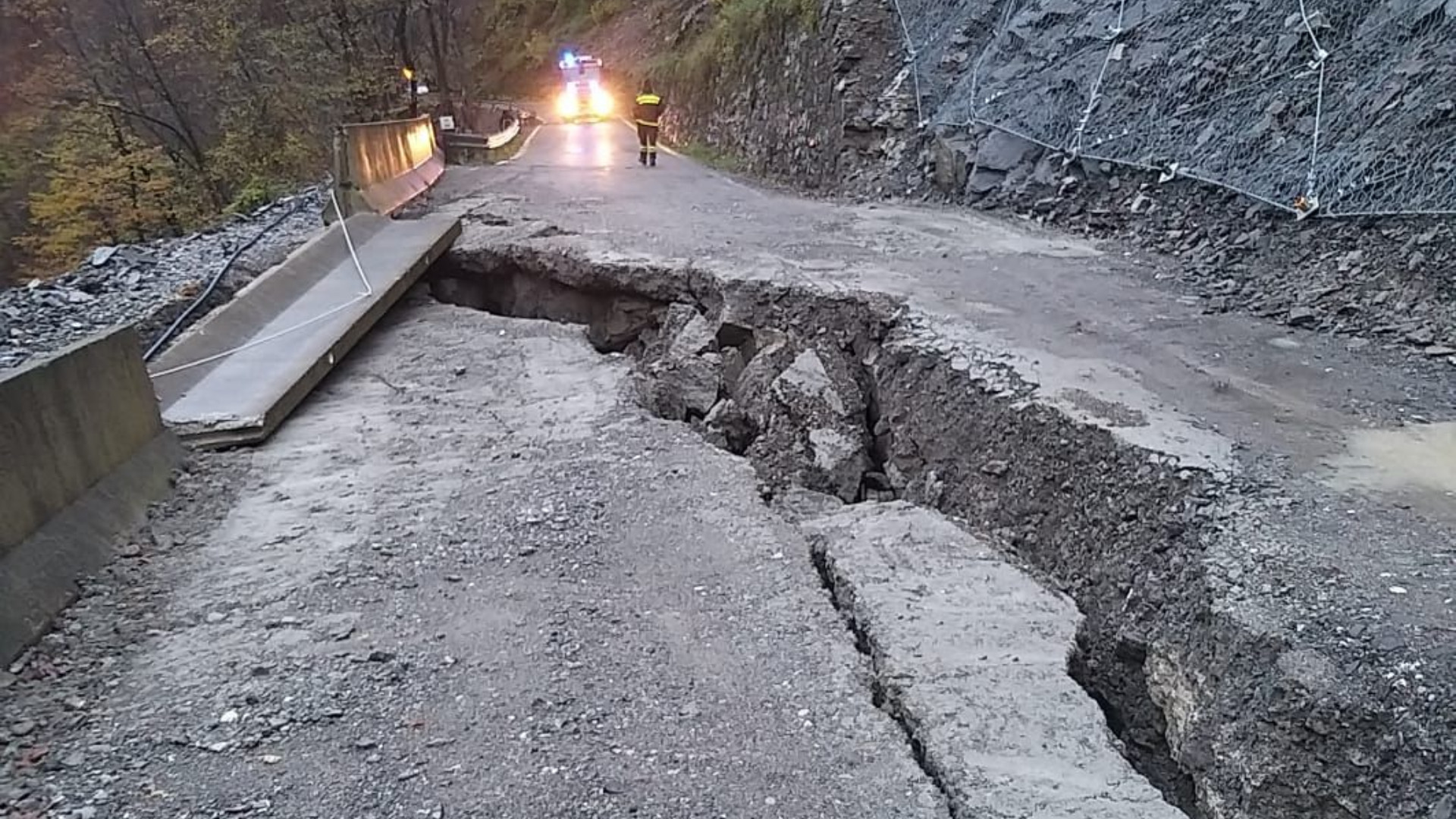 Cedimento della carreggiata, chiusa la provinciale di Val d'Aveto
