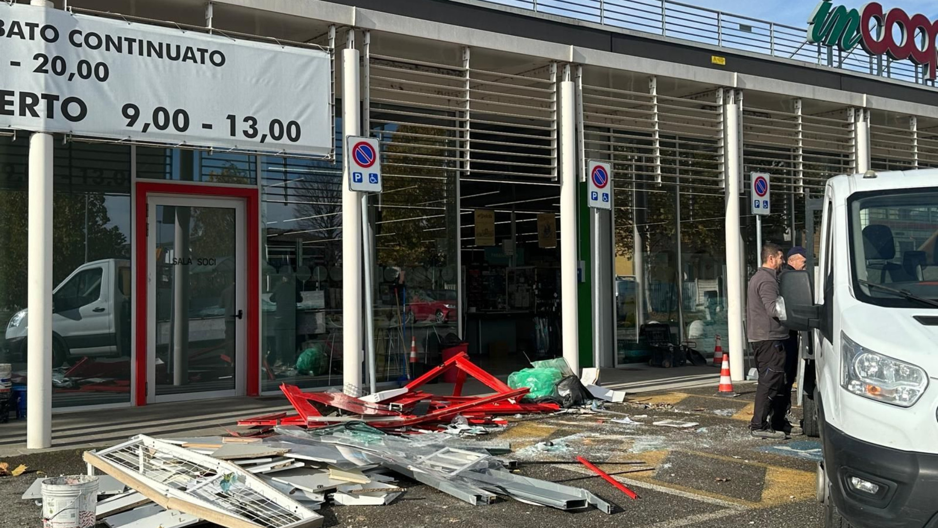 Spaccata alla Coop di Gragnano, rubata merce e ladri in fuga