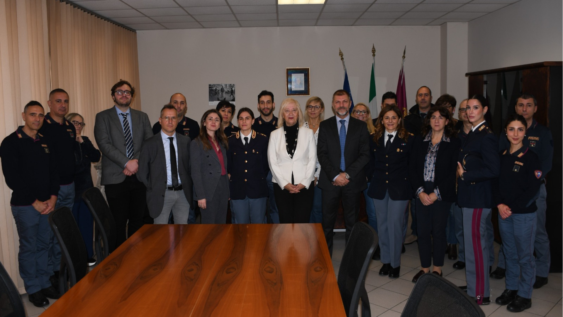 Il prefetto incontra la Questura. Visita a “Una stanza tutta per sé”