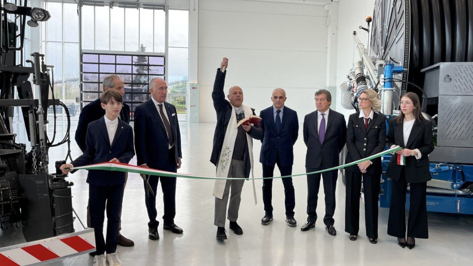 Casella, nuova officina e spazi da 8mila metri: festa per i 70 anni