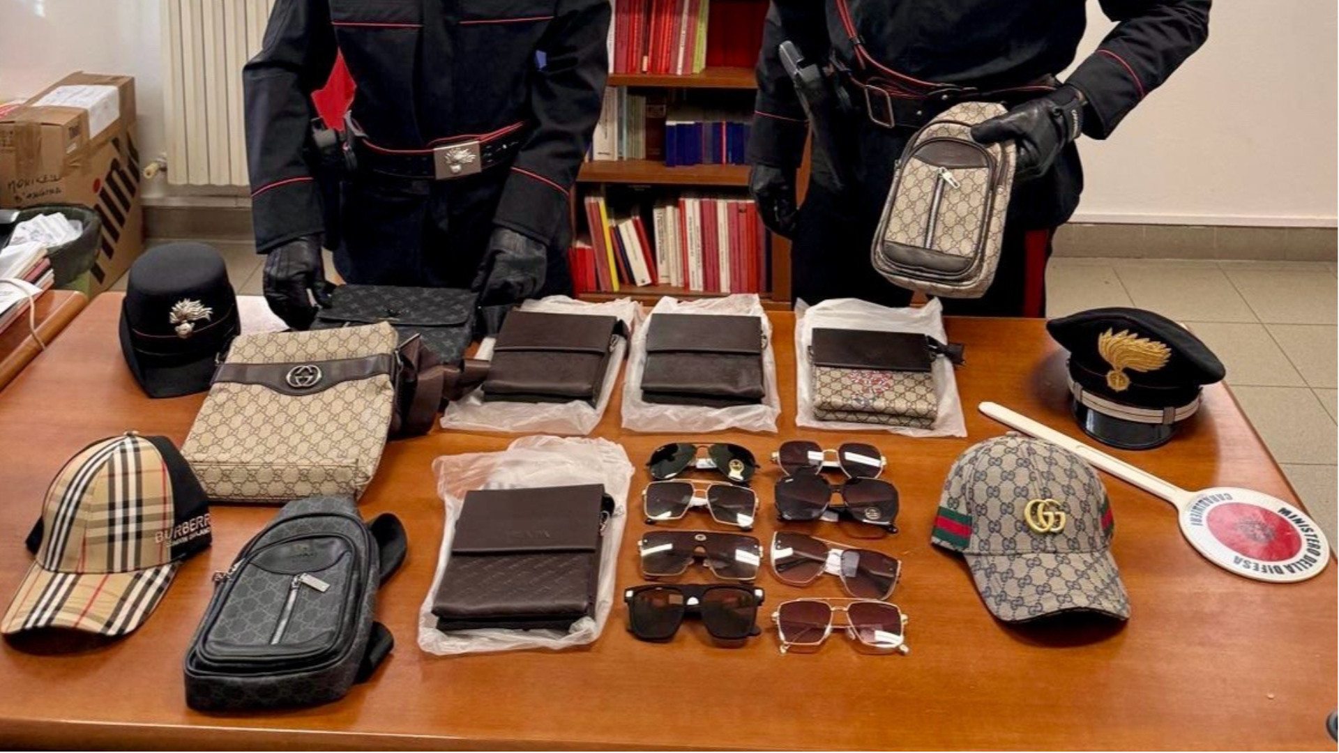 Monticelli, alimenti senza etichetta e beni contraffatti: una denuncia