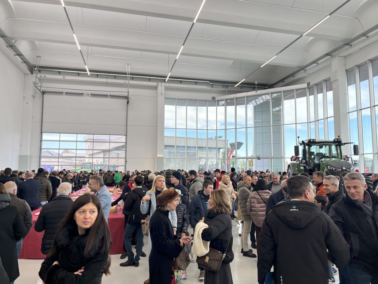 Casella, nuova officina e spazi da 8mila metri: festa per i 70 anni