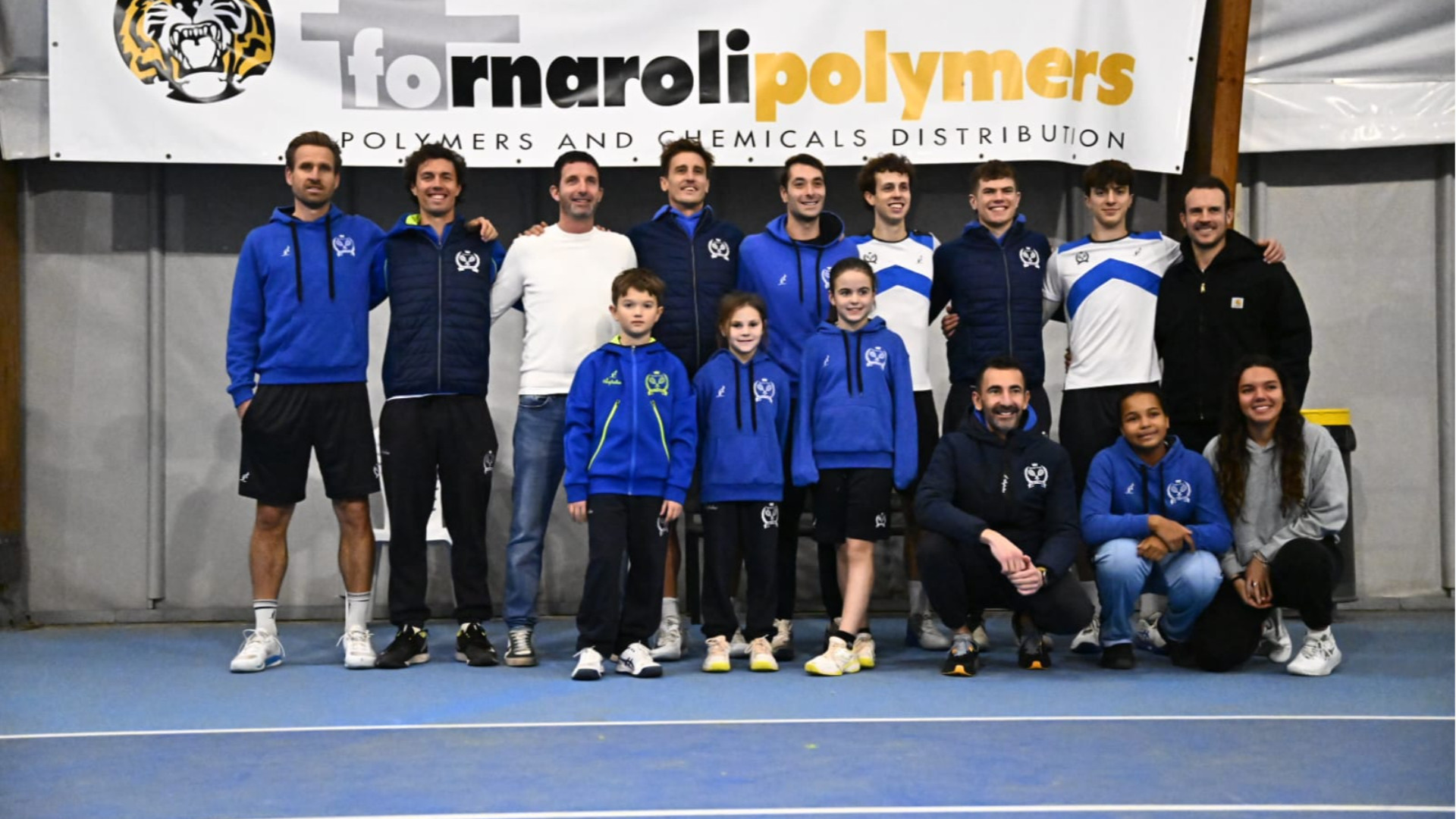 Il gruppo del Tennis Club Borgotrebbia al termine della sfida di ieri ©Simone Baldrighi