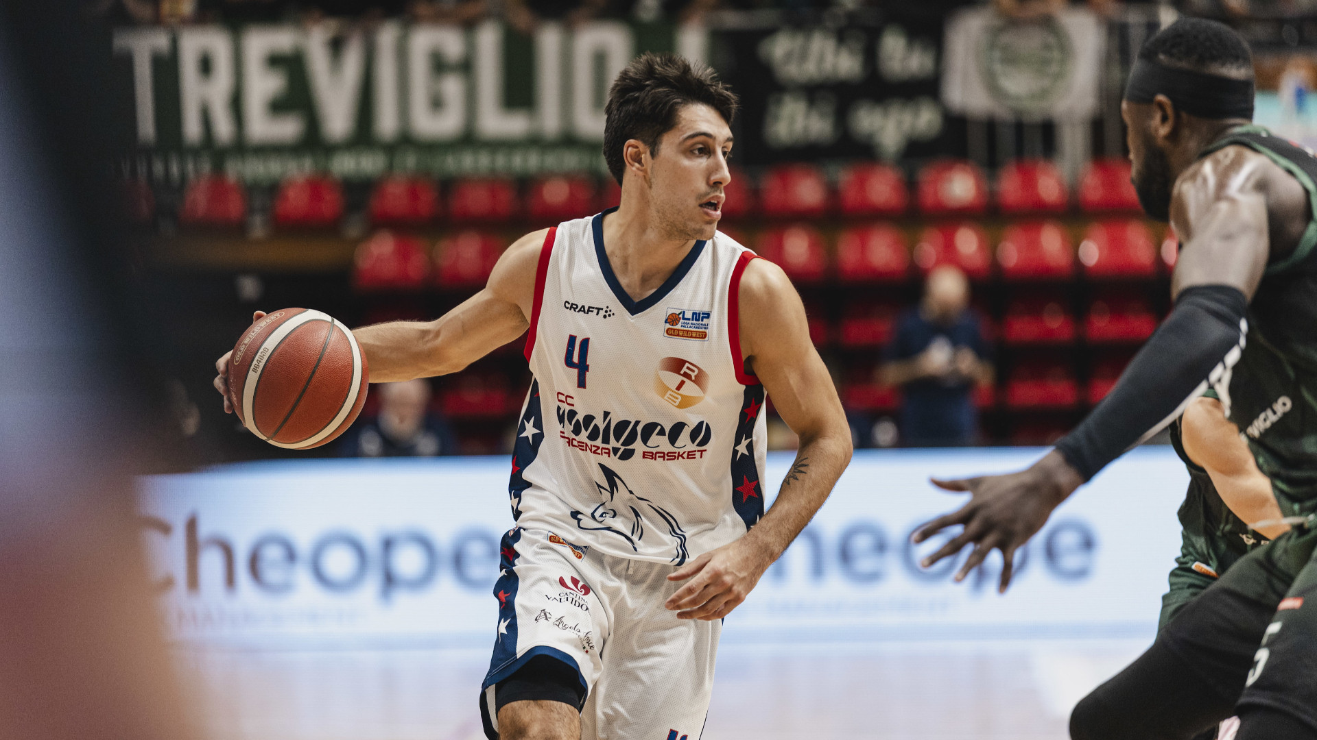 Assigeco Basket vince in rimonta, i Bees agguantano il derby