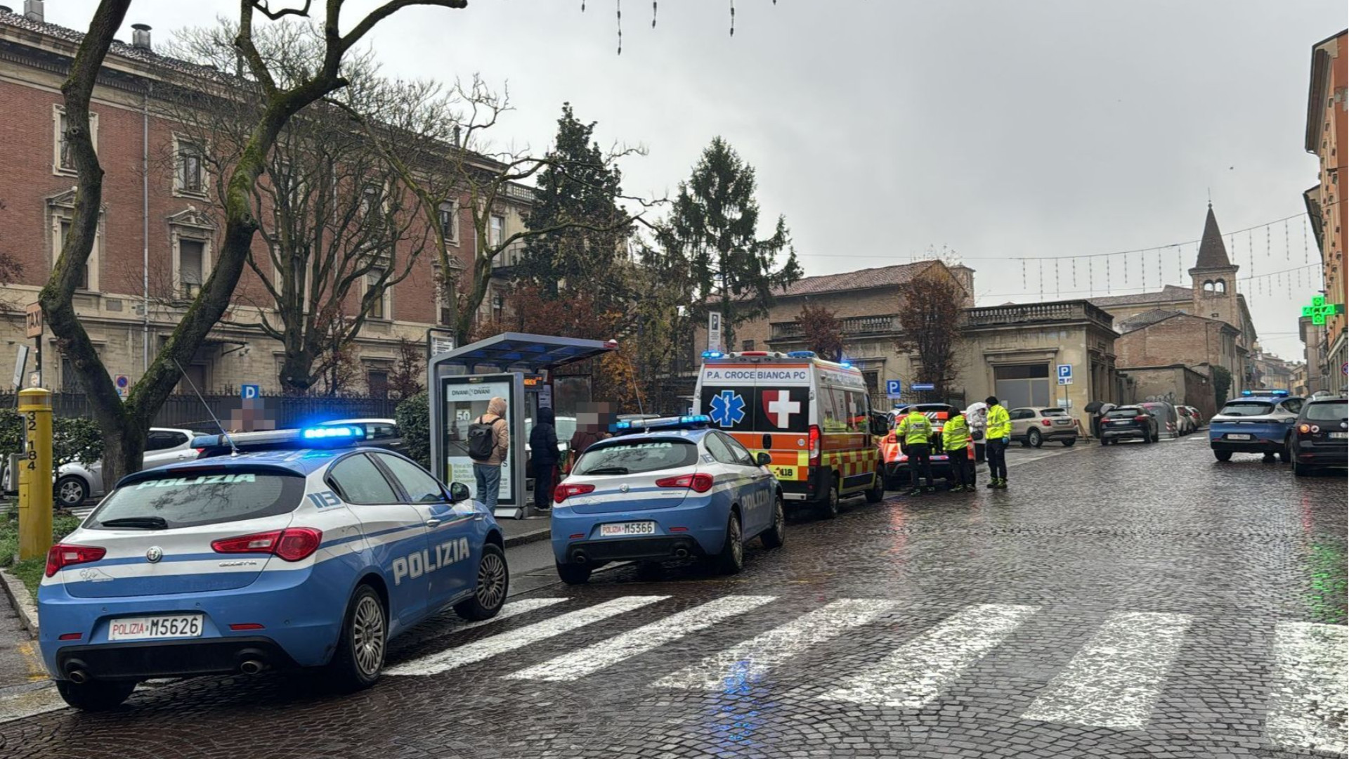 Violenta lite in via Taverna, intervengono tre pattuglie di polizia