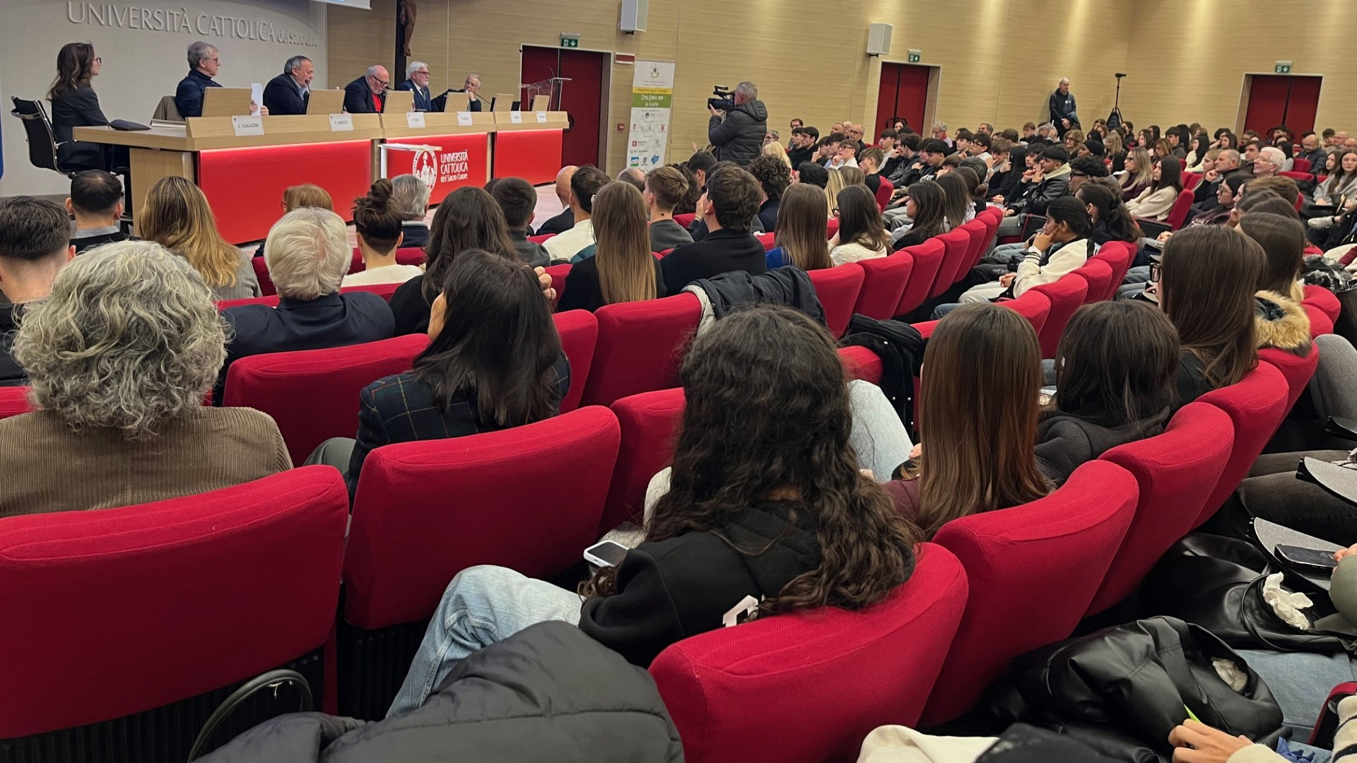 Maestri del lavoro, premiati 12 studenti: «Investiamo nel loro futuro»