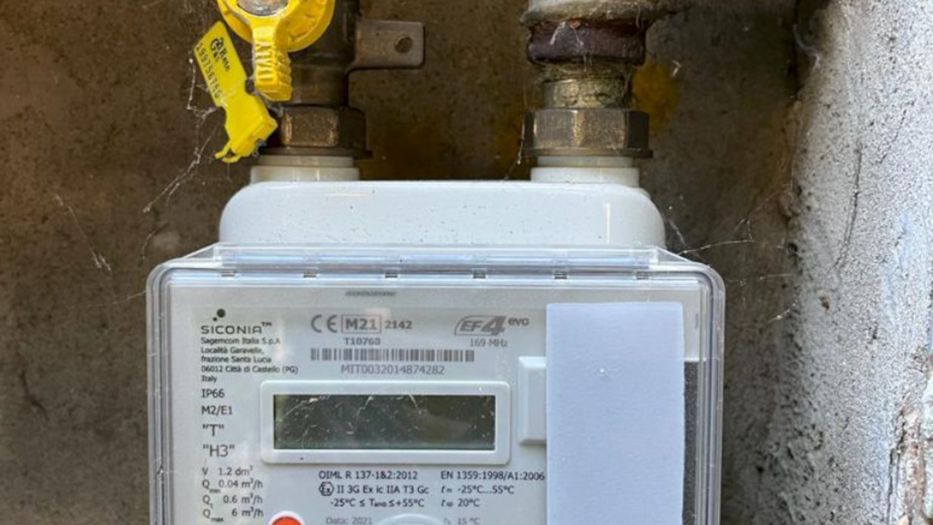 Senza luce e al freddo: «Il gestore è cambiato a nostra insaputa»