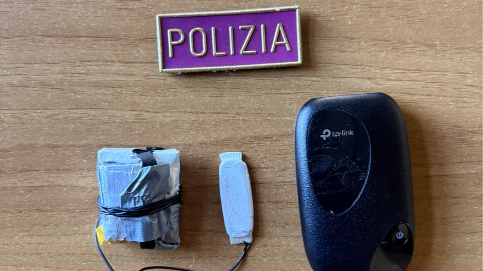 All'esame per la patente con microcamera: 41enne denunciato