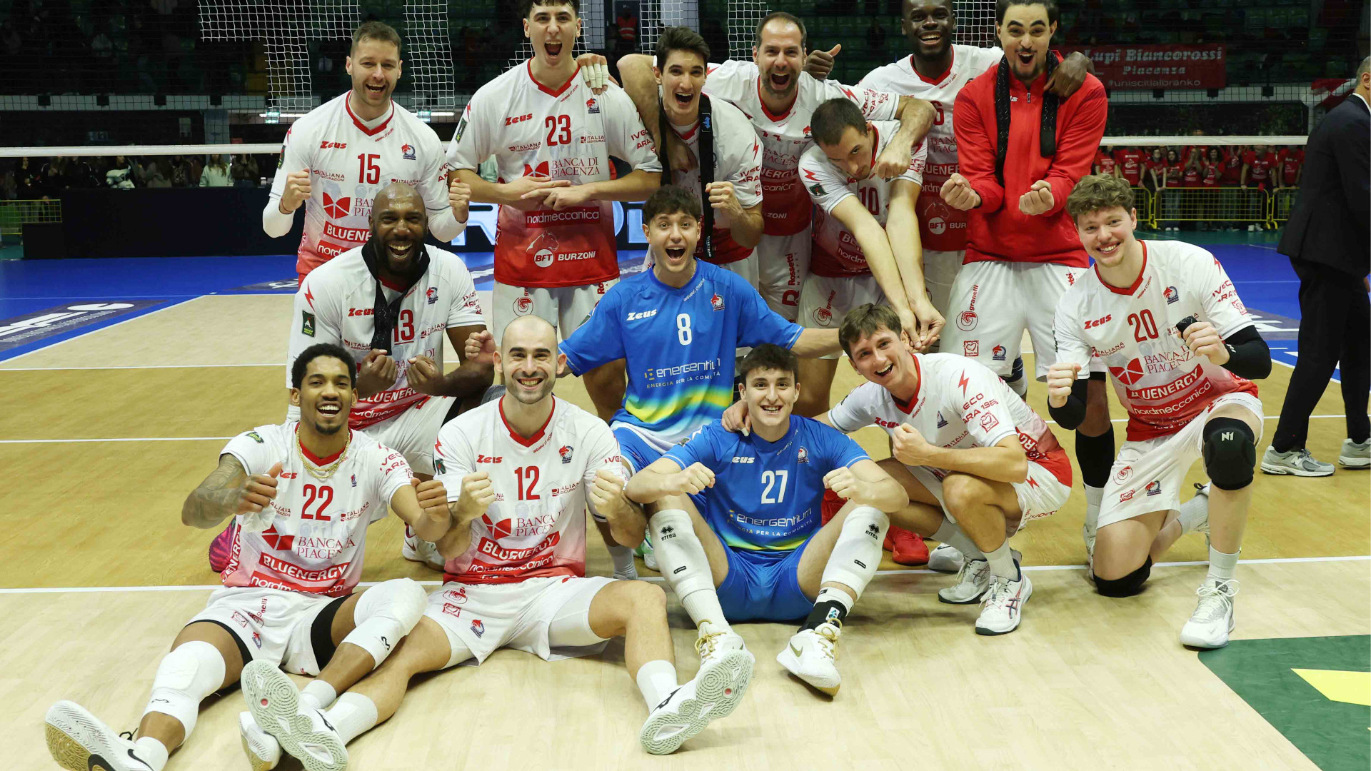 Mandiraci trascina e la Gas Sales sbriga la pratica d'autorità. LE FOTO