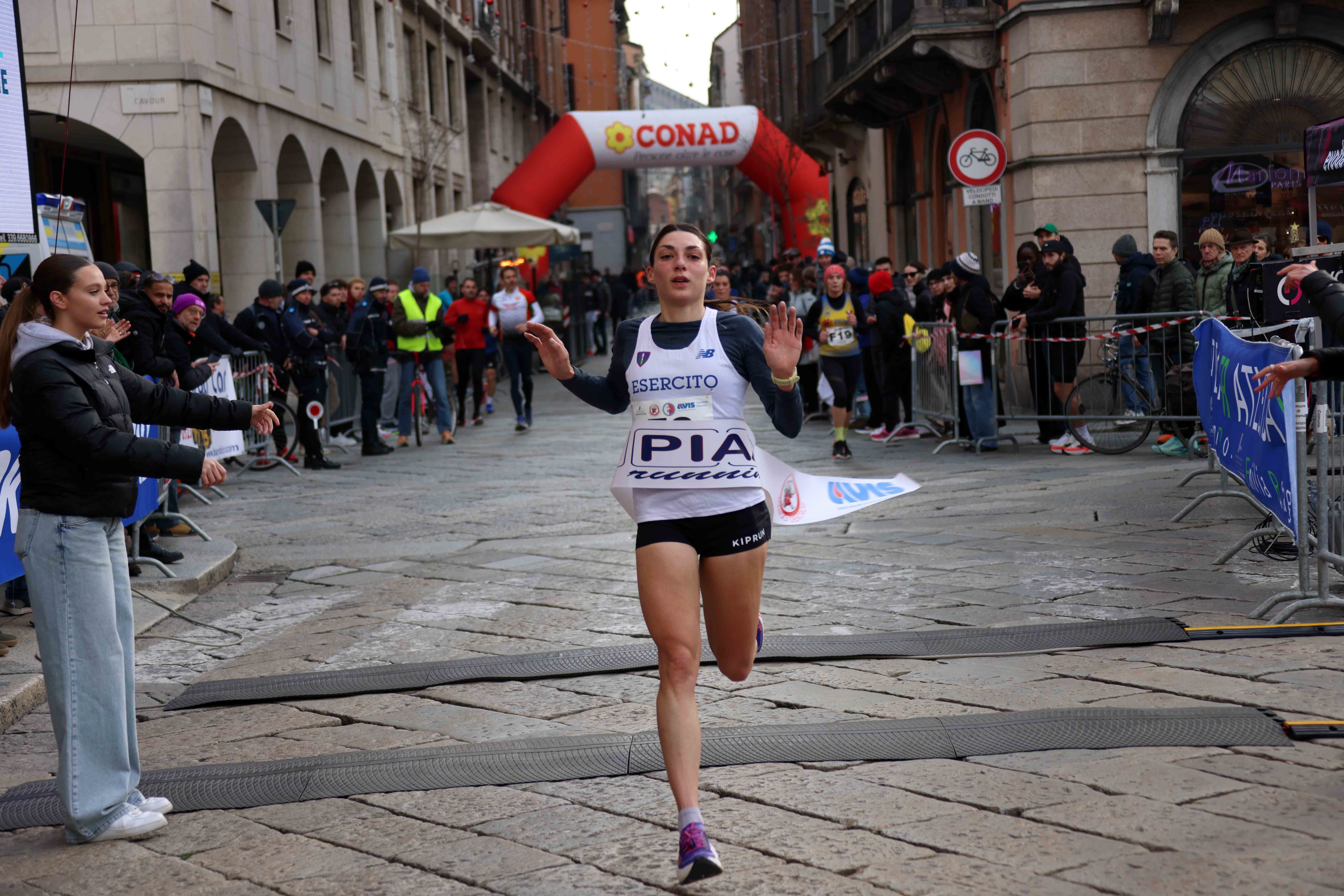 L'arrivo di Giulia Aprile, vincitrice della gara Elite femminile (foto Cavalli)