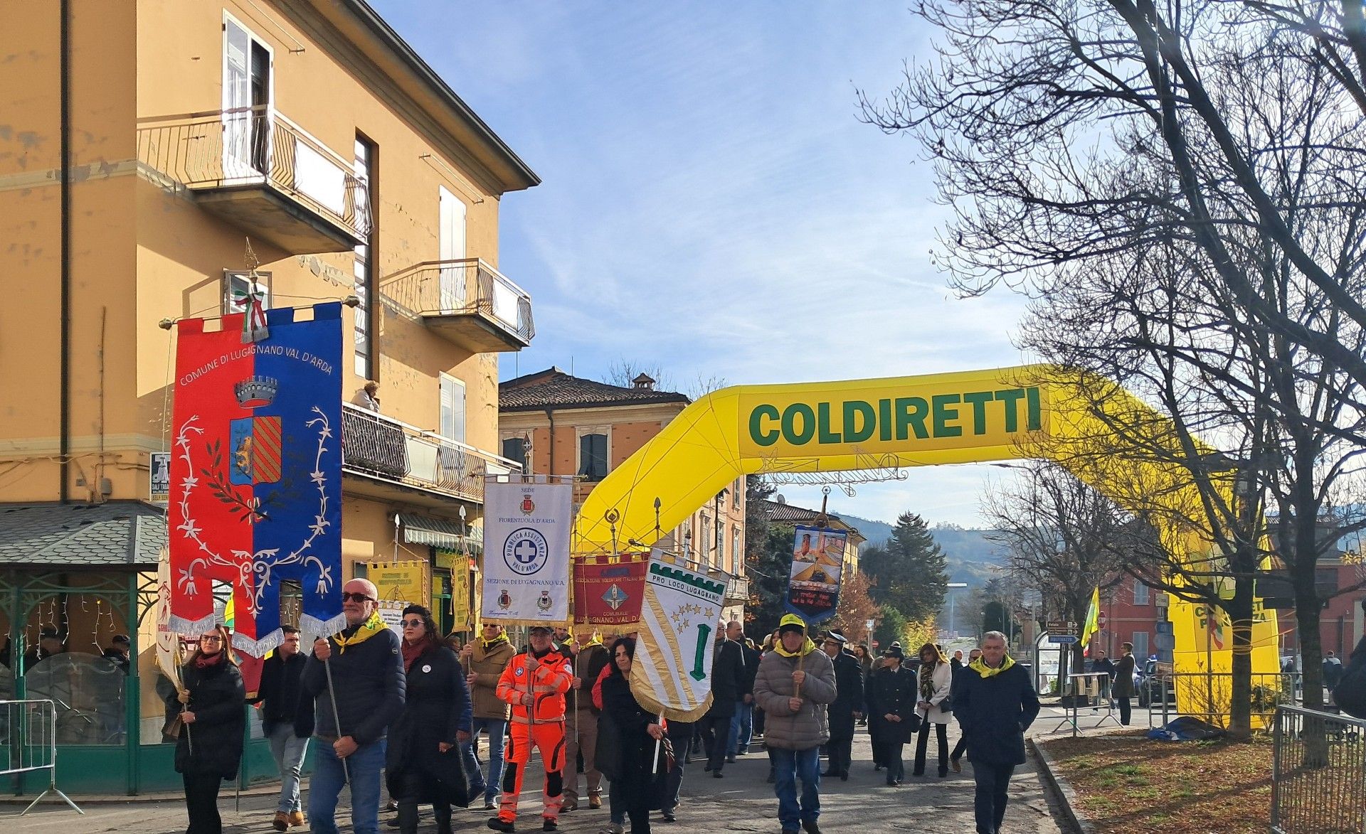 Il corteo per le vie di Lugagnano