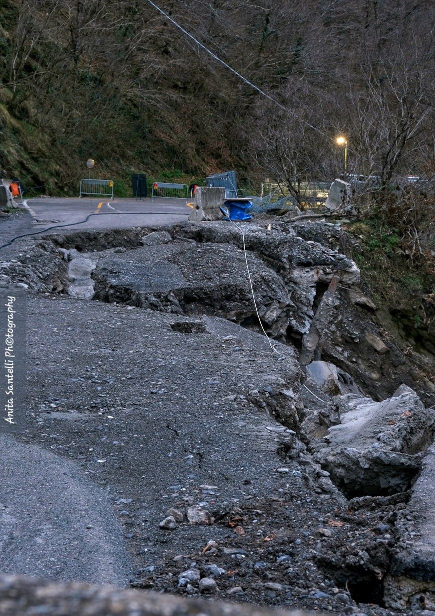 Diga di Boschi, interruzione strada provinciale 586R di Valdaveto - foto Anita Santelli