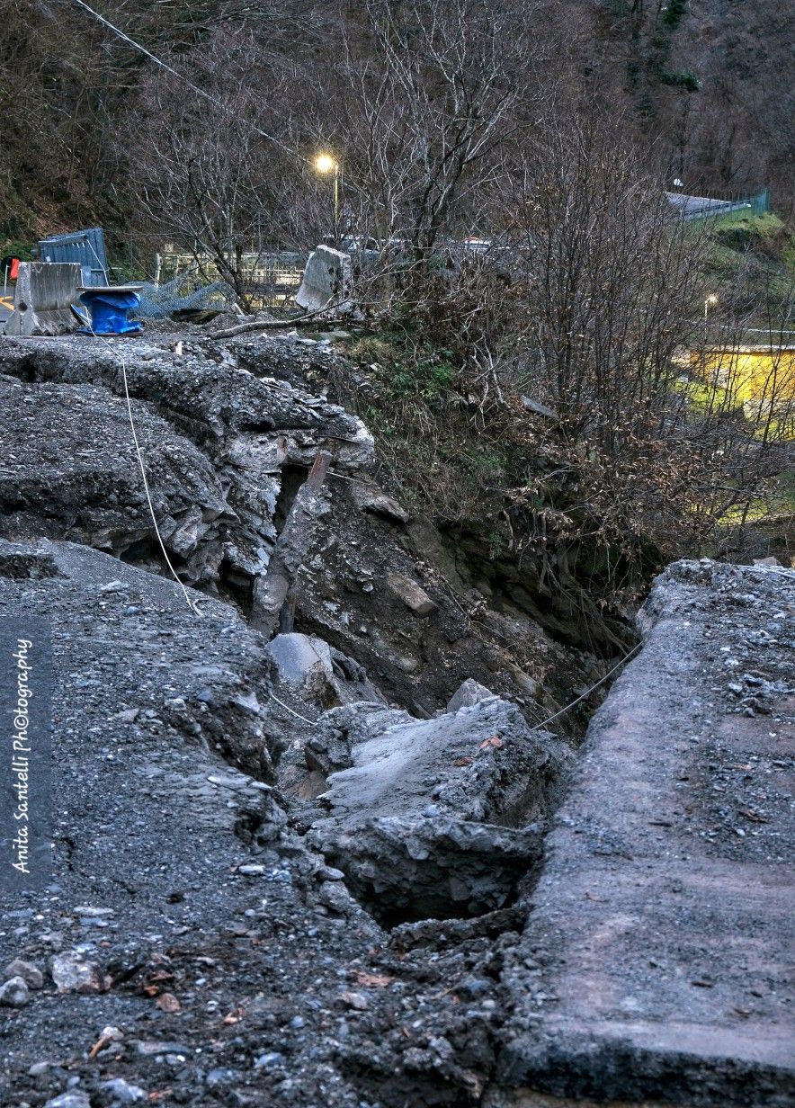 Diga di Boschi, interruzione strada provinciale 586R di Valdaveto - foto Anita Santelli