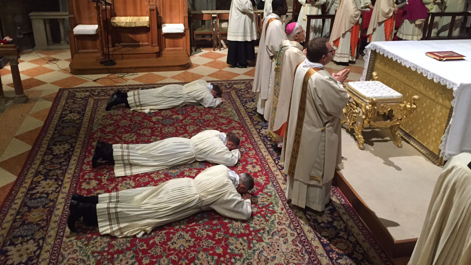 Un giornalista e un bancario diventano diaconi