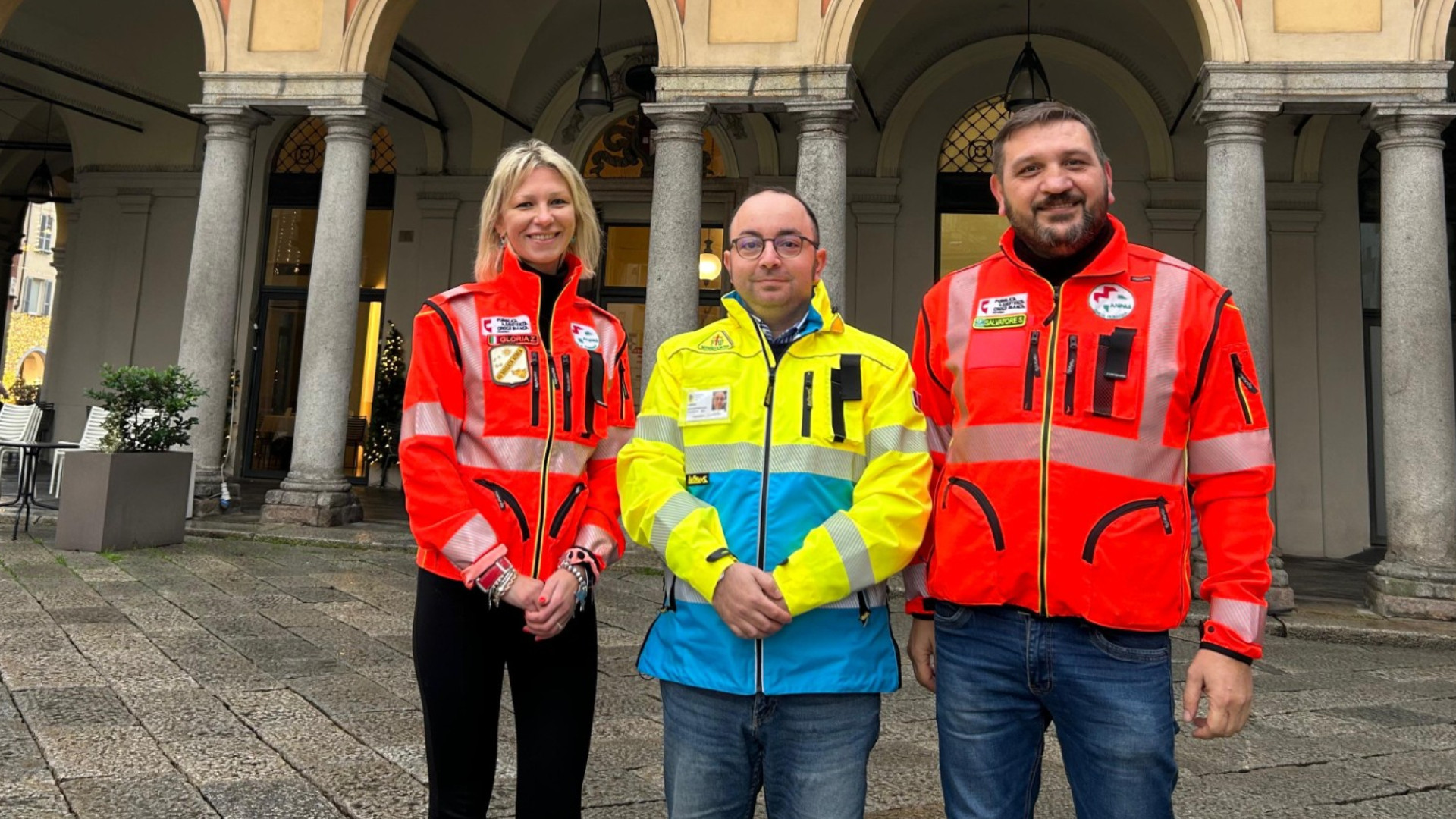 Divisi dalla politica, uniti sulle ambulanze