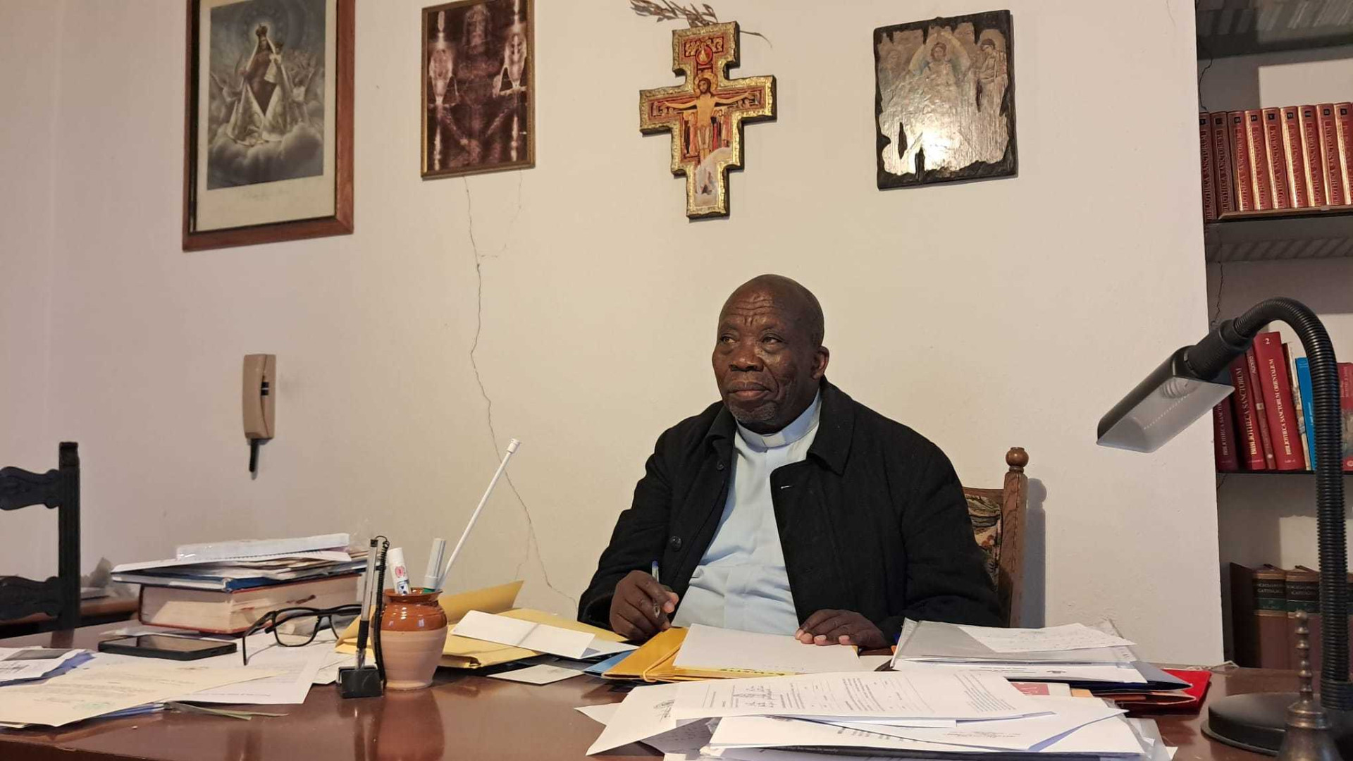 Il parroco don Francois Kitenge- © Libertà/Fabrizio Tummolillo