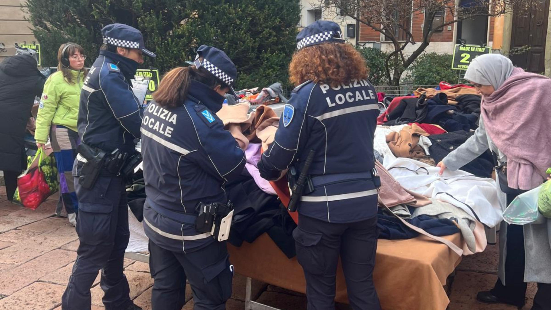 Controlli sul mercato, due multe ai veicoli degli ambulanti