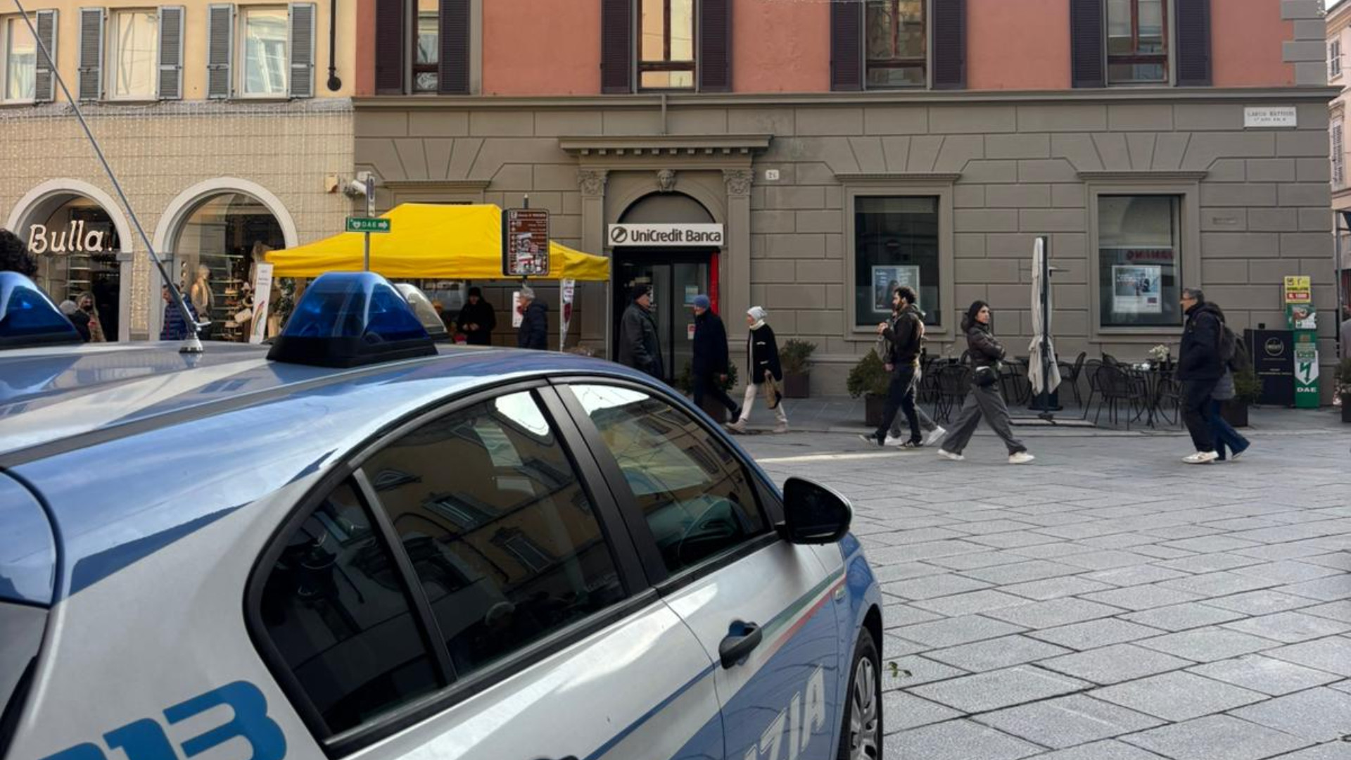 Truffa ad anziano, il cassiere di banca avvisa la polizia