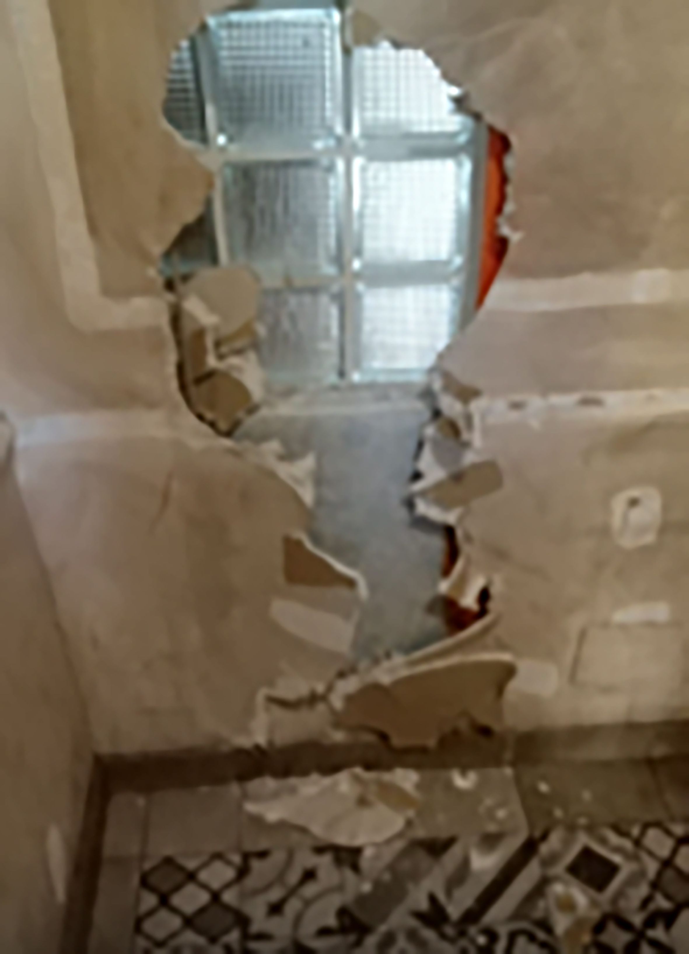 danni al petit hotel roccella