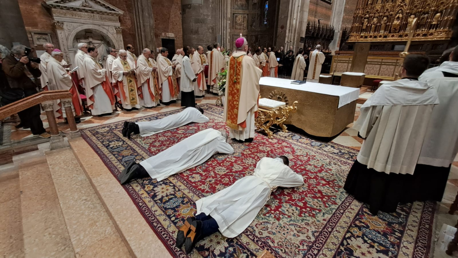 Nuovi diaconi ordinati dal vescovo Cevolotto