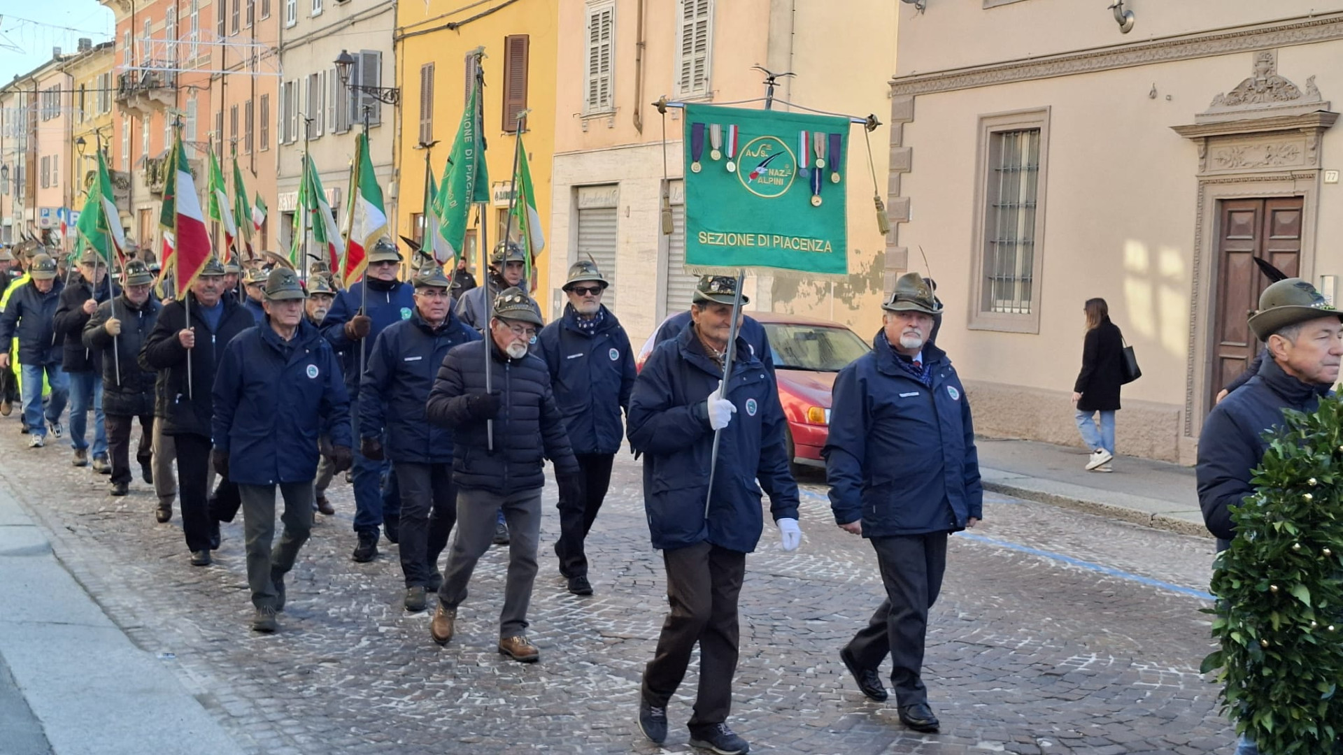 L'orgoglio alpino sfila a Castelsangiovanni
