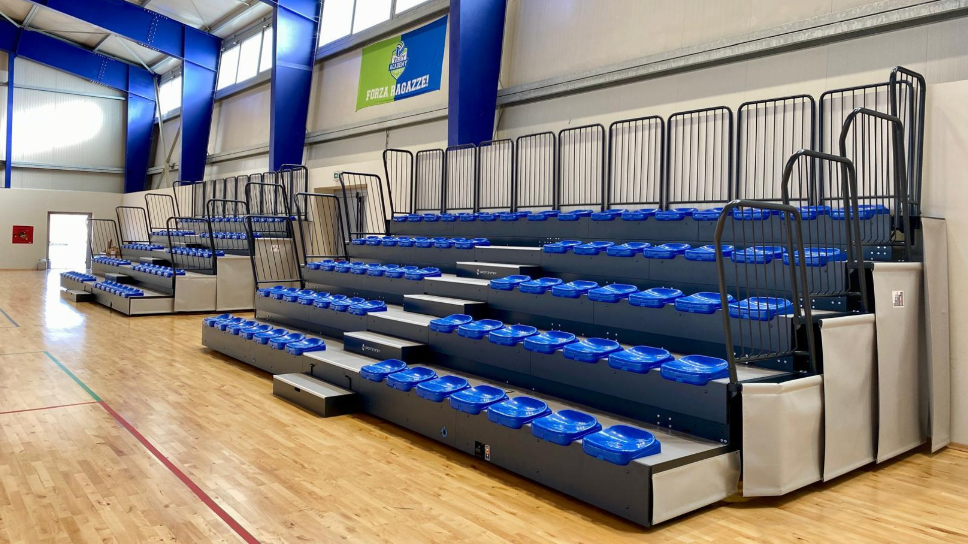 Due tribune “a scomparsa” pronte a San Nicolò